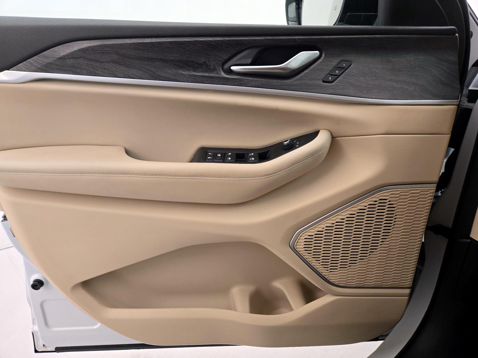 Thumbnail: 2021 Jeep Grand Cherokee L - 12