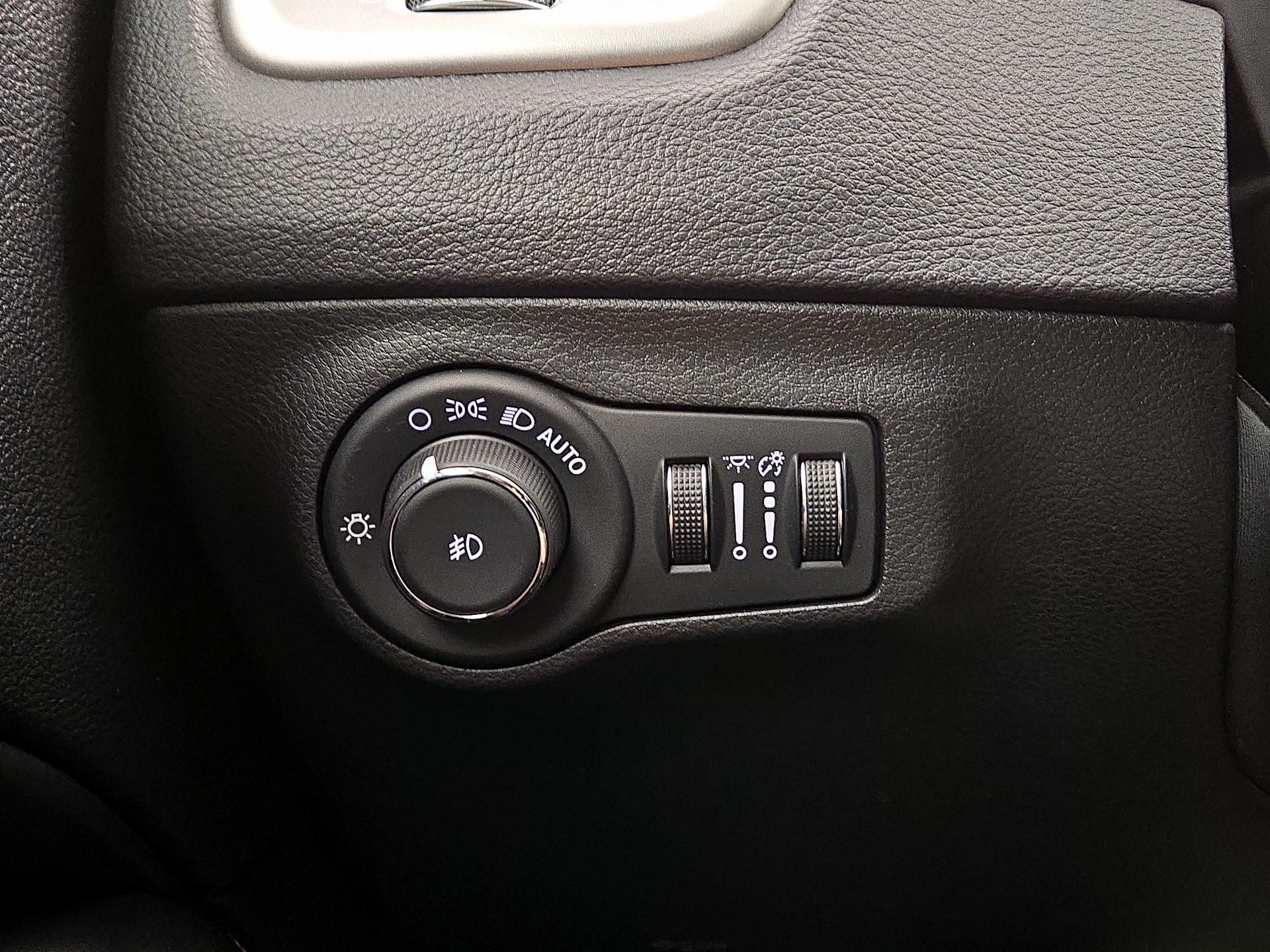 Thumbnail: 2020 Jeep Compass - 13