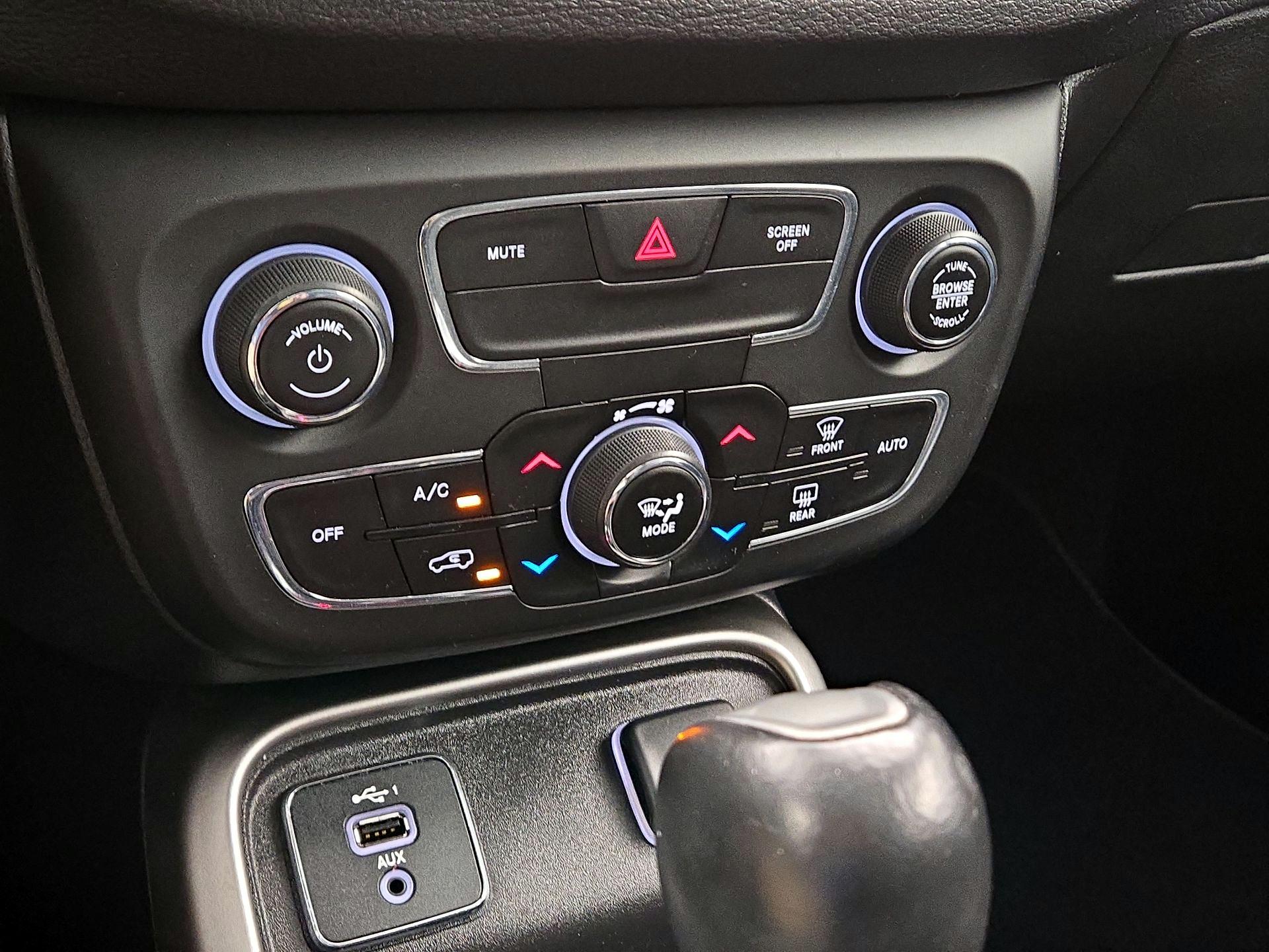 Thumbnail: 2020 Jeep Compass - 16