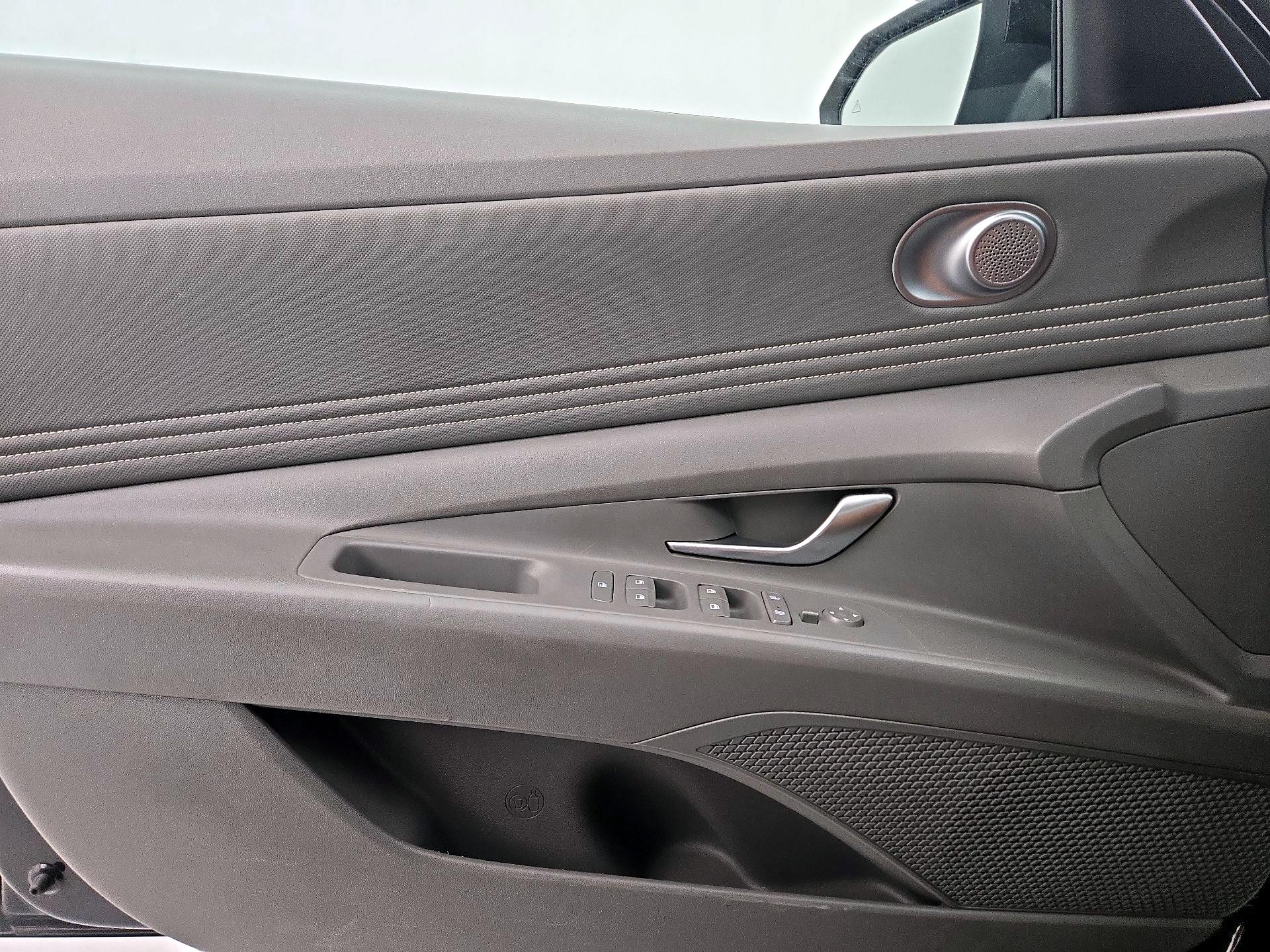 Thumbnail: 2022 Hyundai Elantra - 12