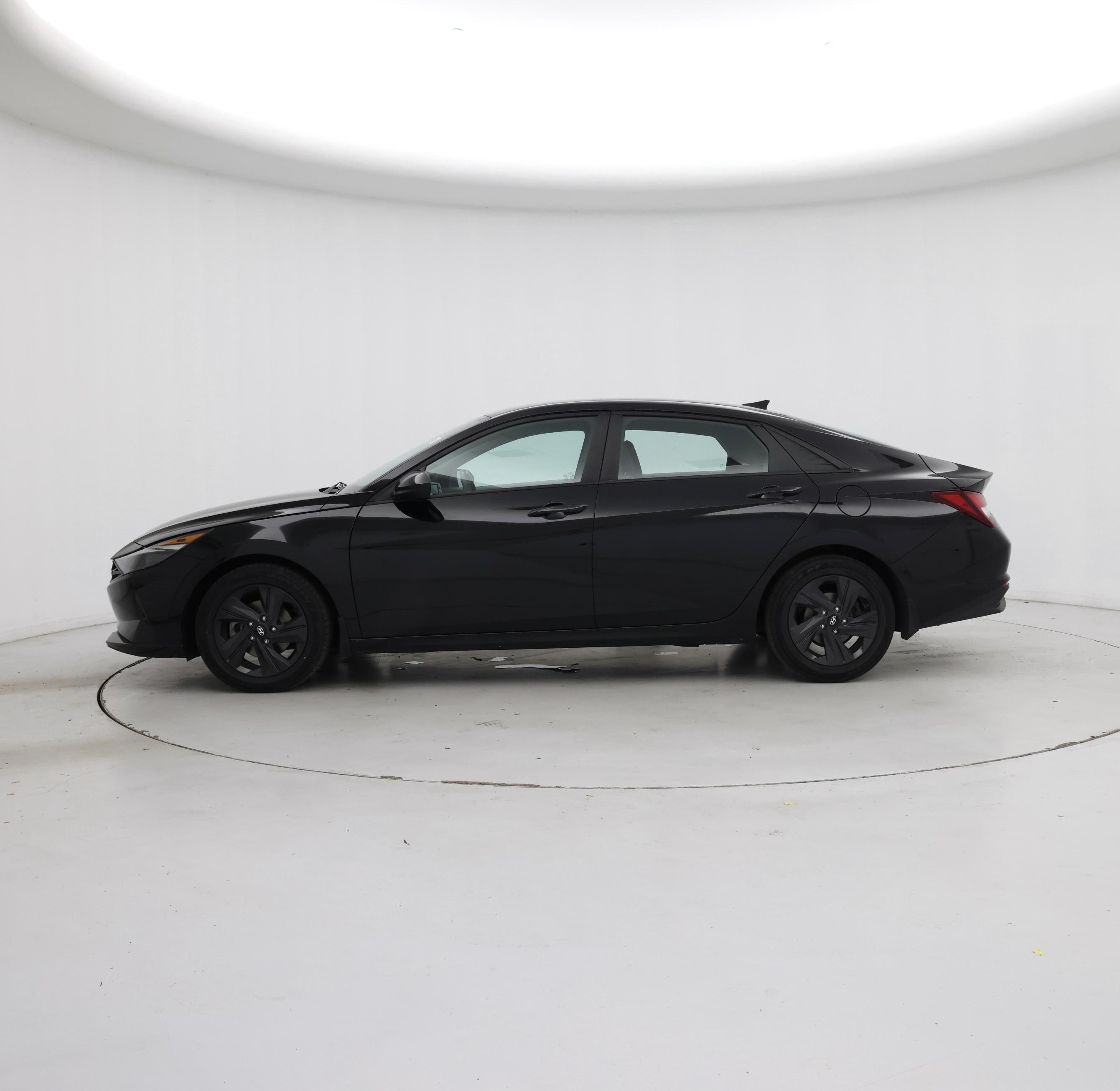 Thumbnail: 2022 Hyundai Elantra - 3