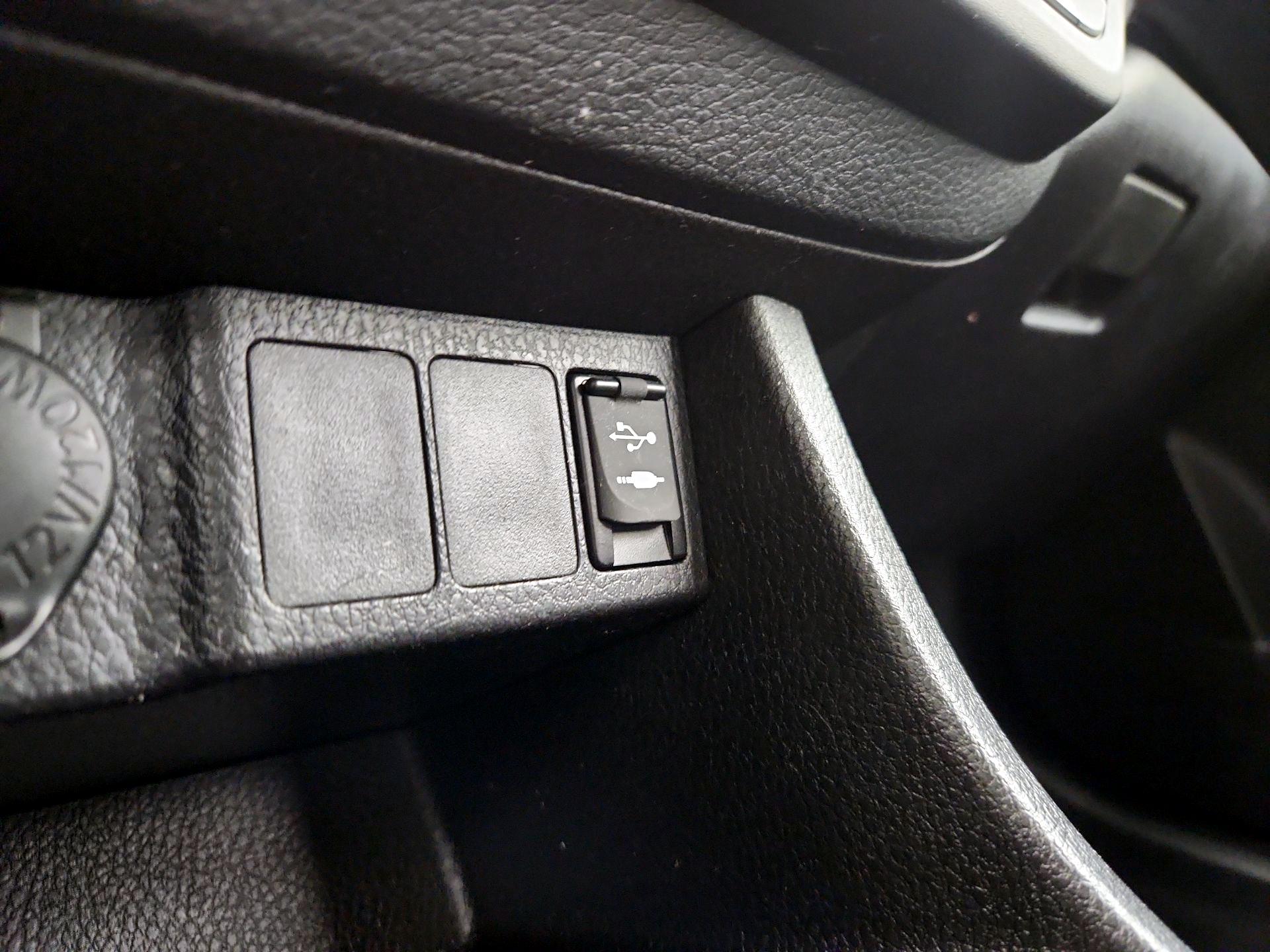 Thumbnail: 2016 Toyota Corolla - 18