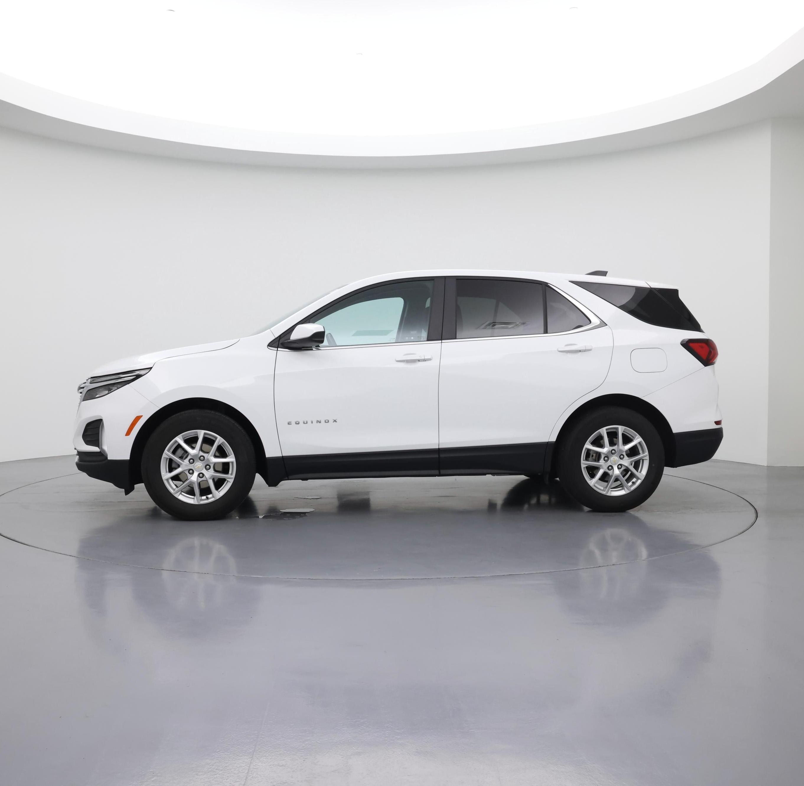Thumbnail: 2022 Chevrolet Equinox - 3