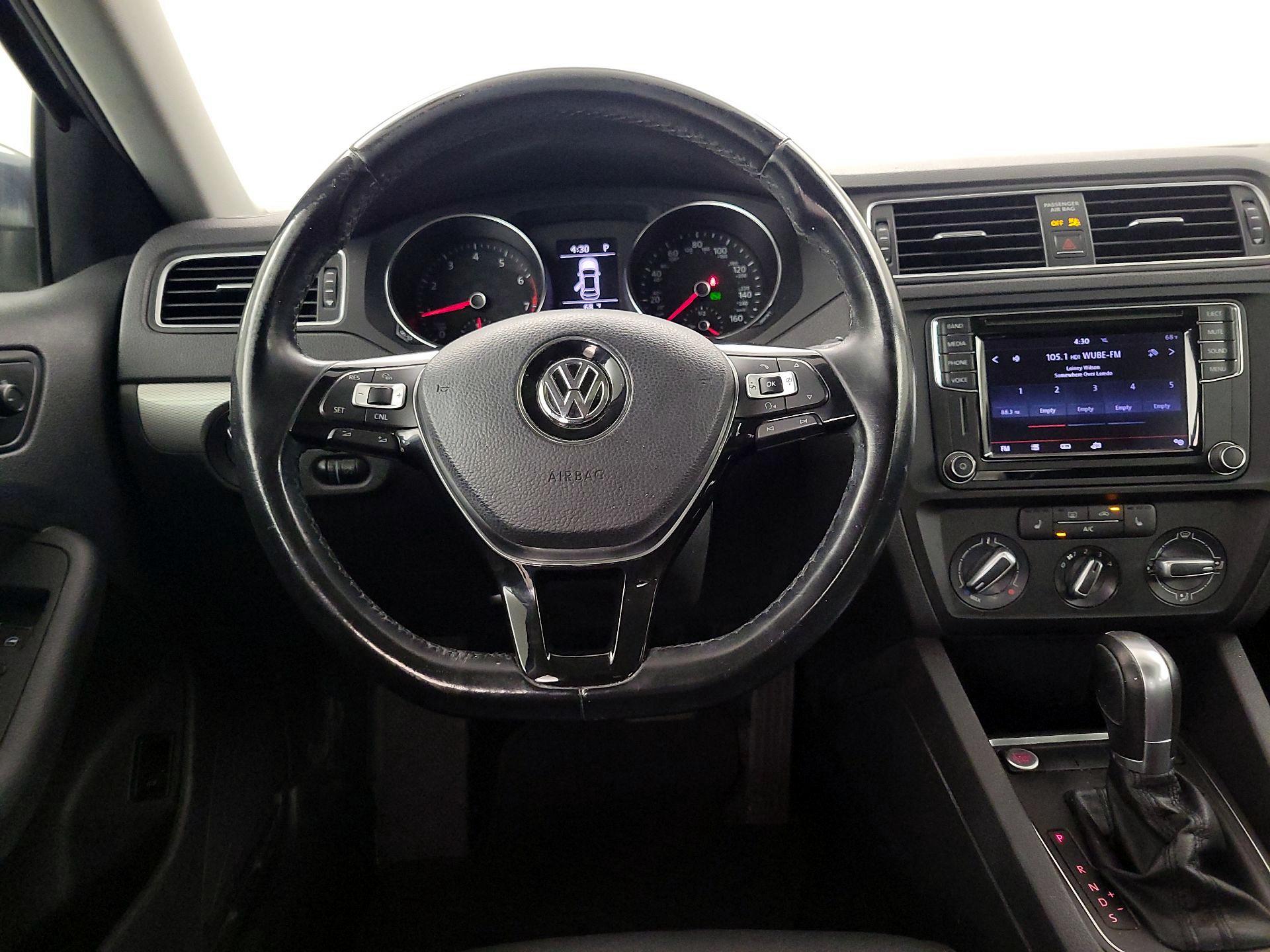 Thumbnail: 2017 Volkswagen Jetta - 10