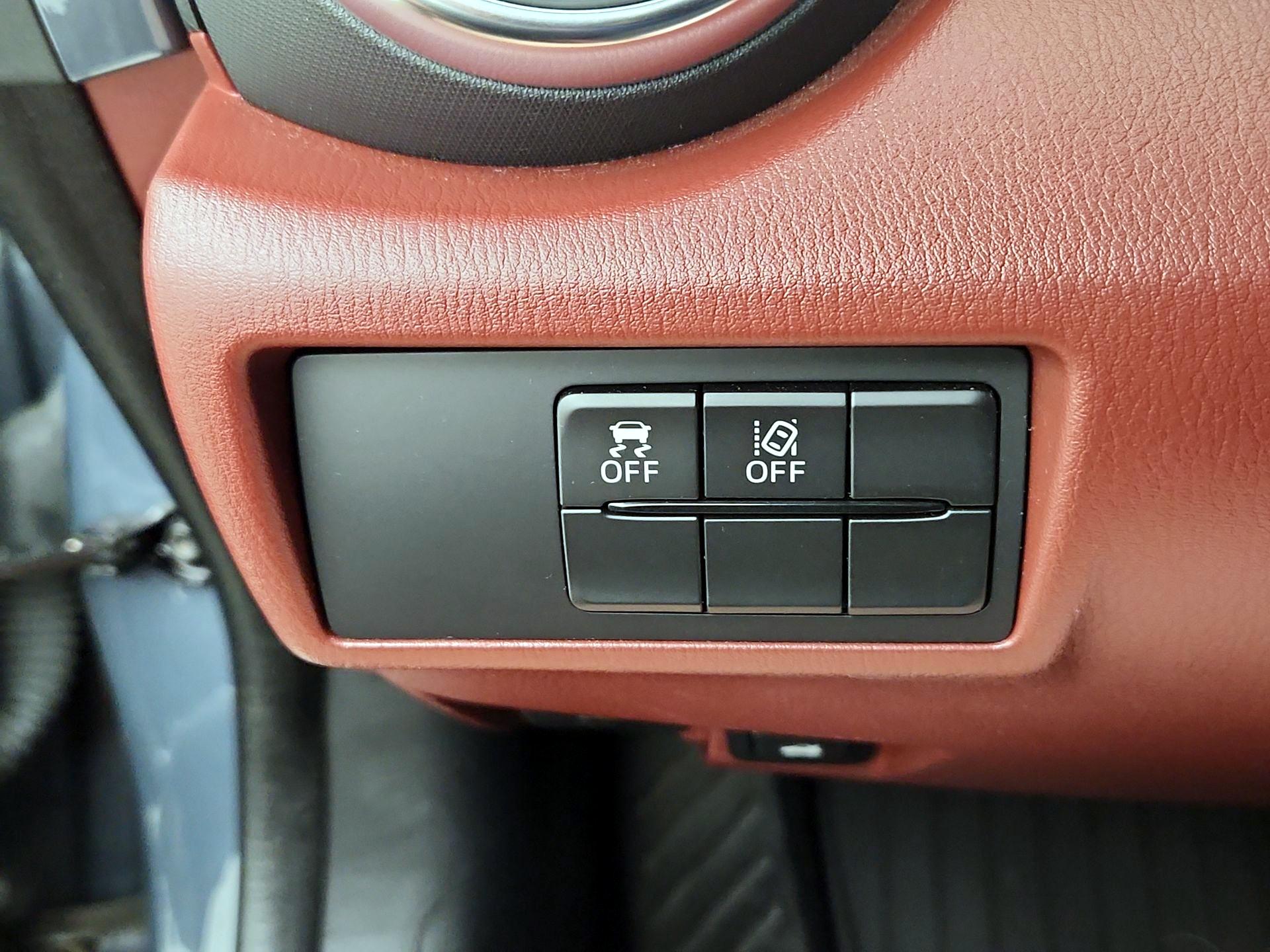 Thumbnail: 2020 Mazda MX-5 Miata - 13
