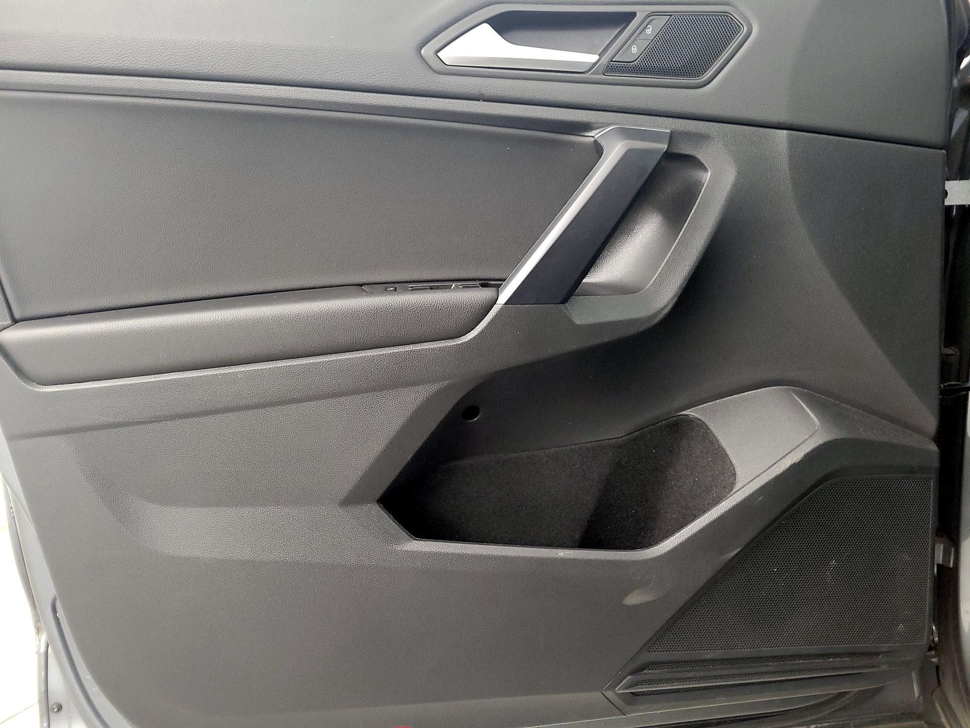 Thumbnail: 2021 Volkswagen Tiguan - 12