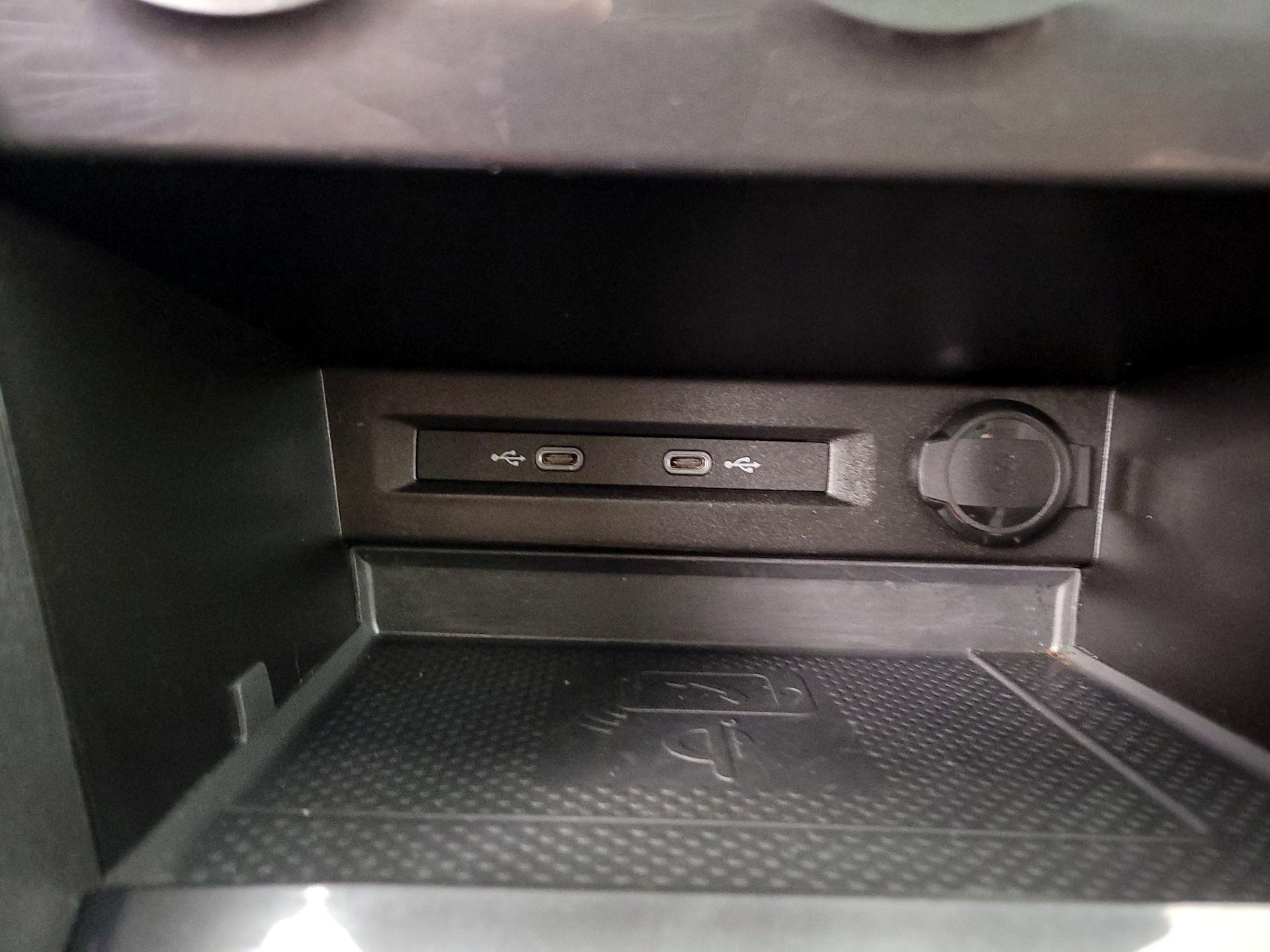 Thumbnail: 2021 Volkswagen Tiguan - 18