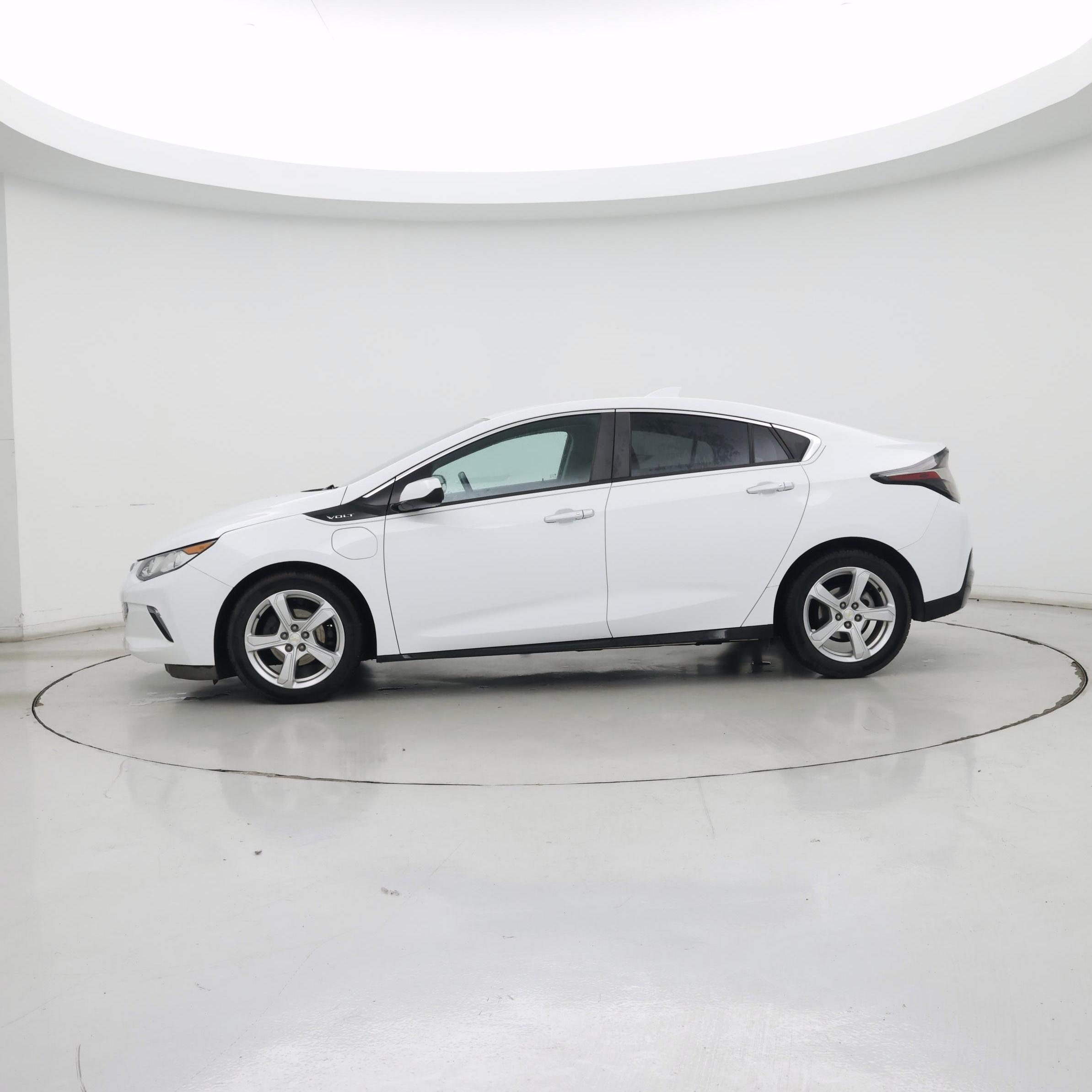 Thumbnail: 2017 Chevrolet Volt - 3