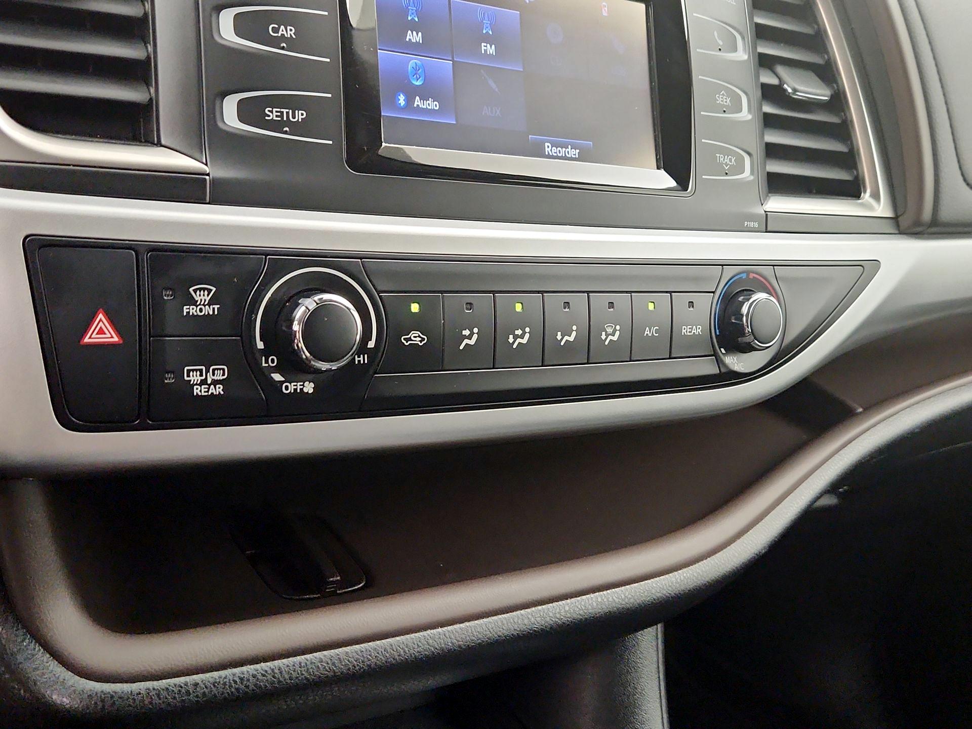 Thumbnail: 2019 Toyota Highlander - 16