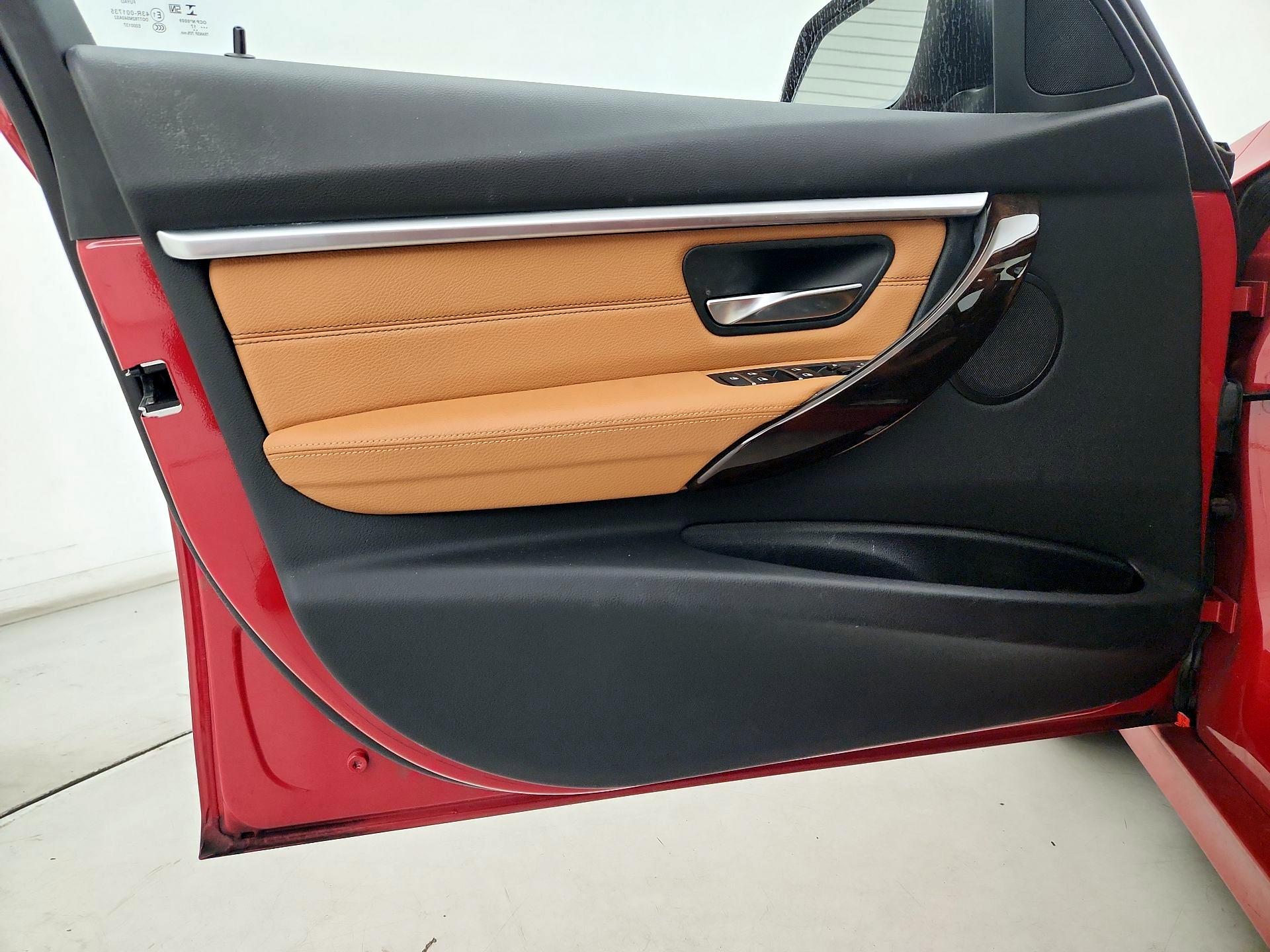 Thumbnail: 2018 BMW 3 Series - 12