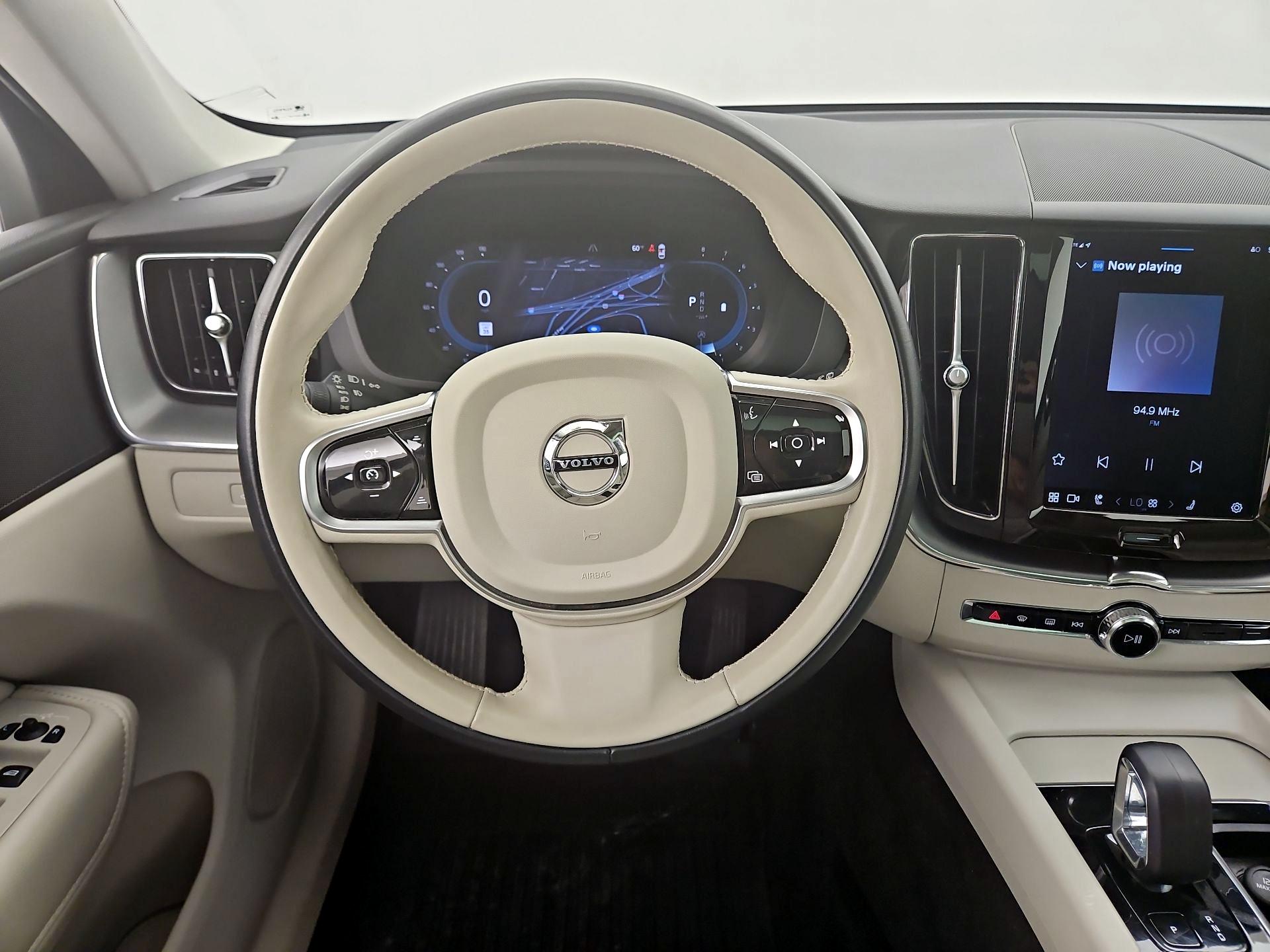 Thumbnail: 2023 Volvo XC60 - 10