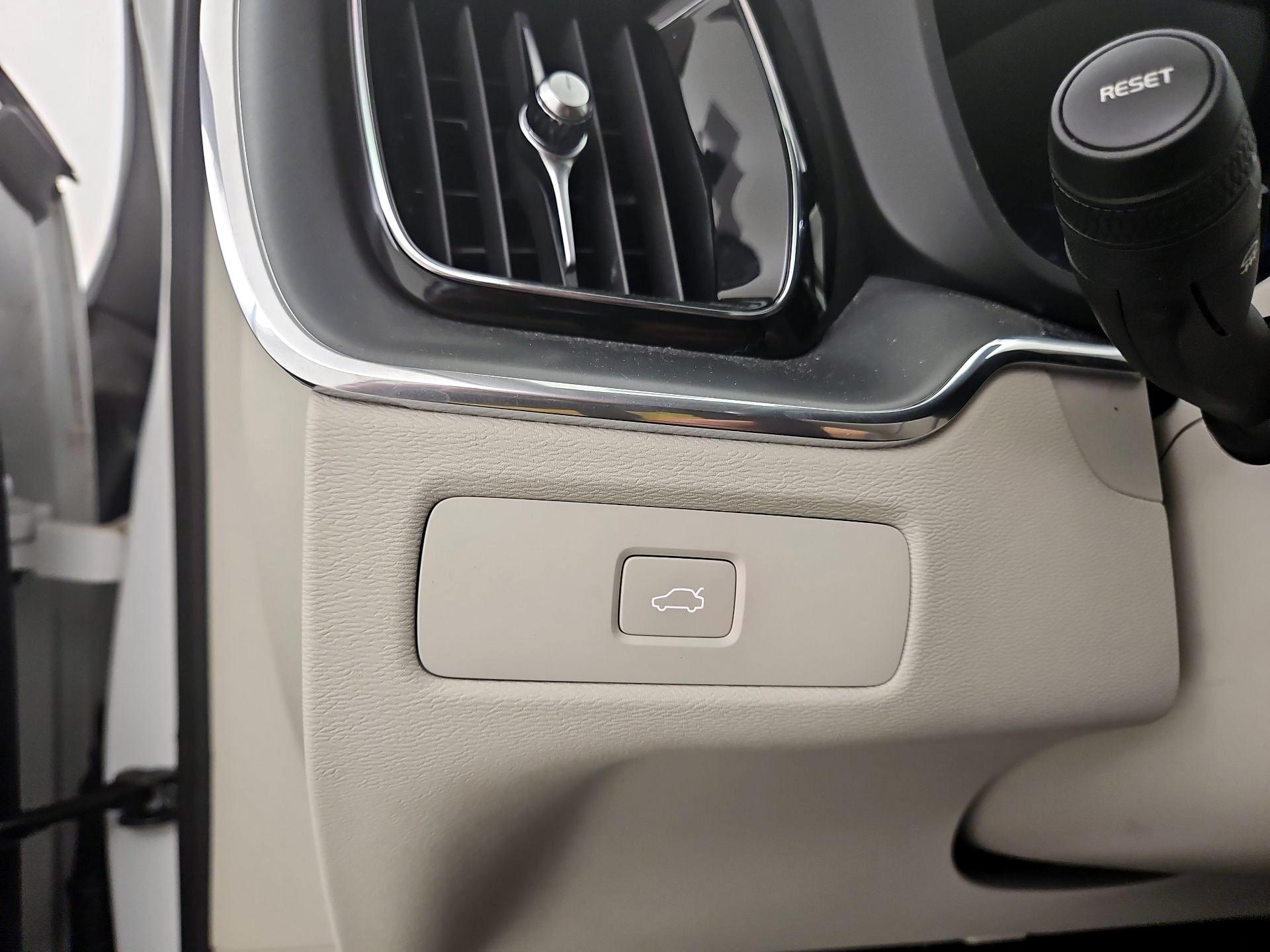 Thumbnail: 2023 Volvo XC60 - 13