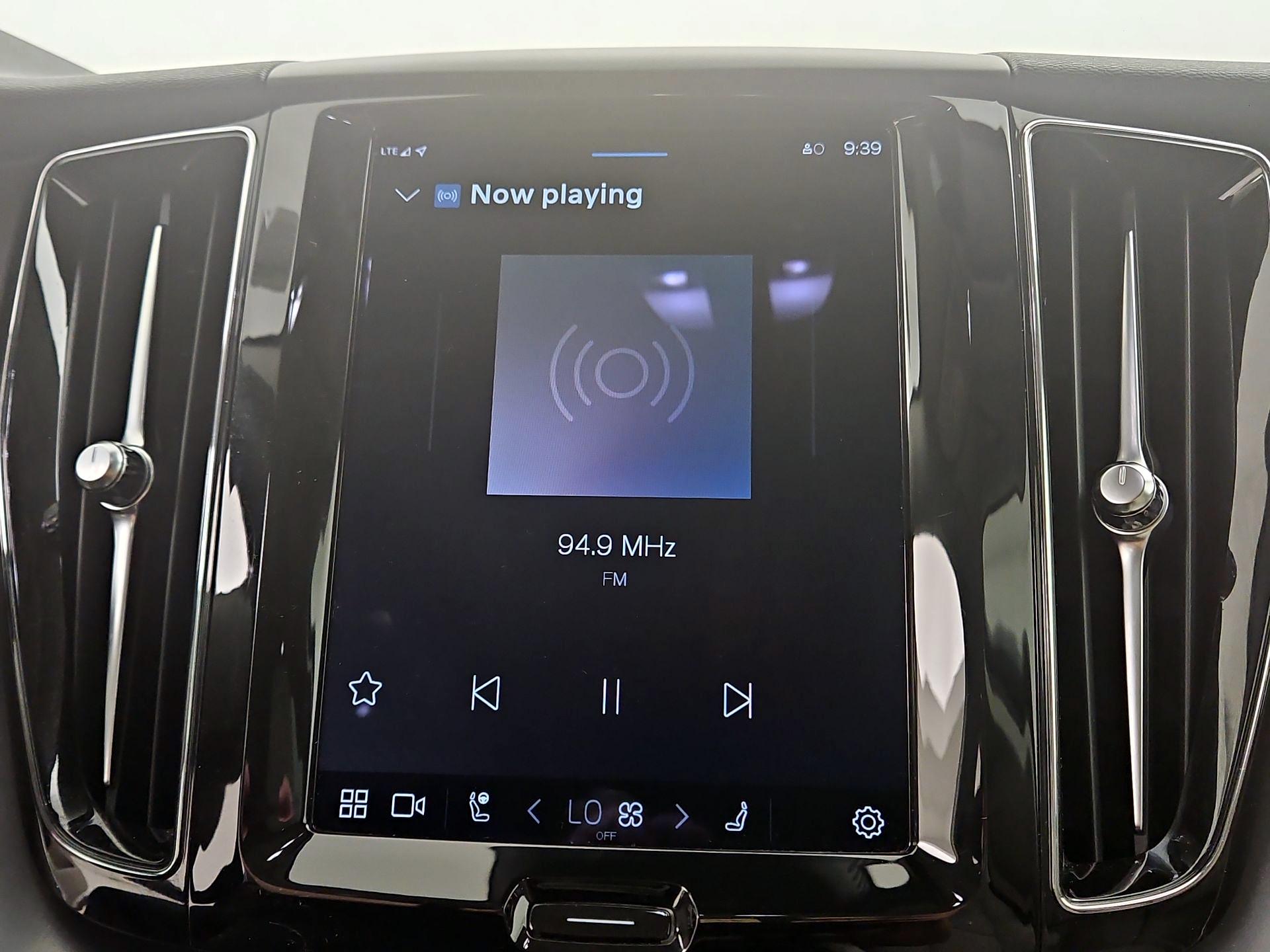 Thumbnail: 2023 Volvo XC60 - 15