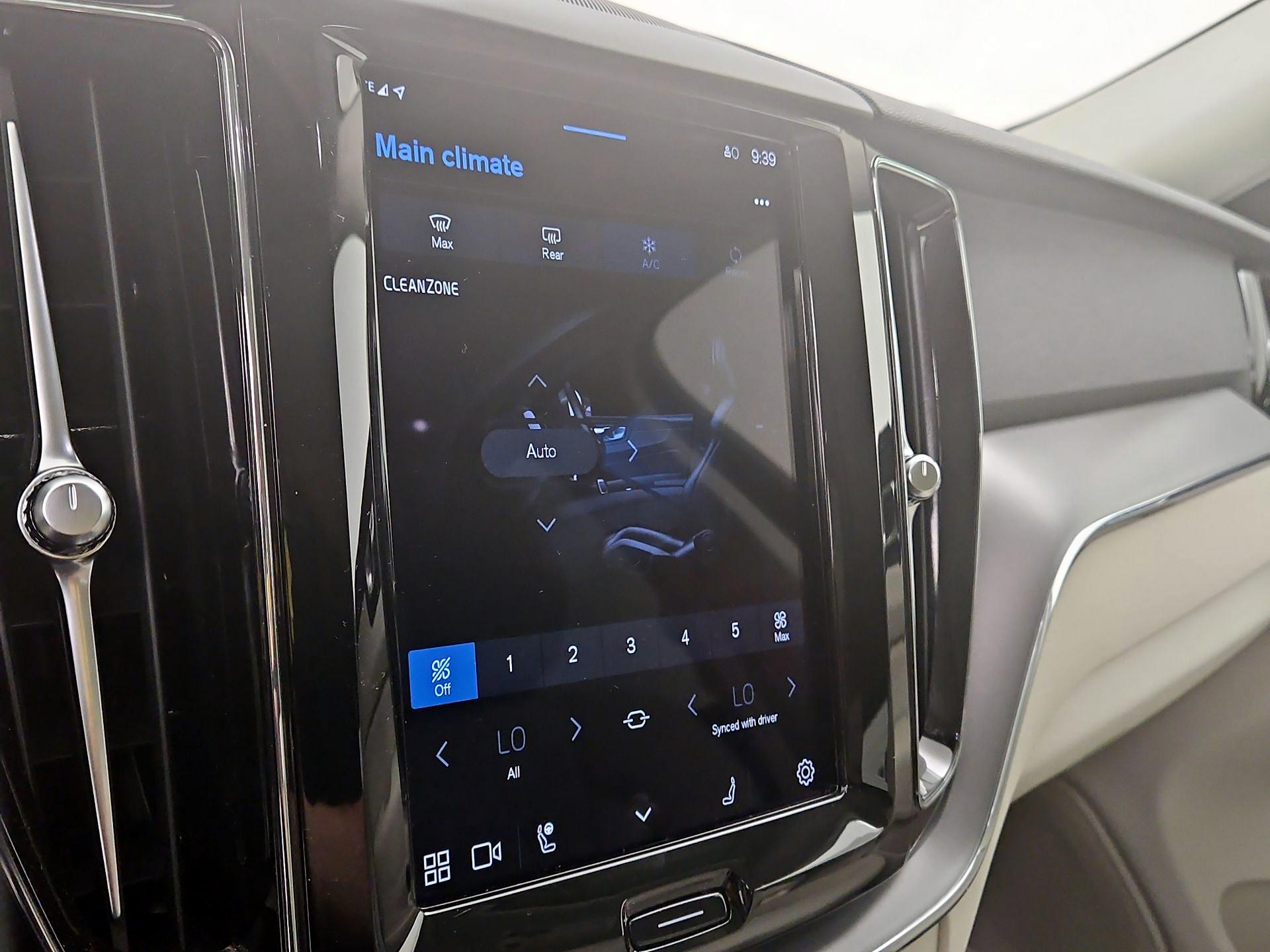 Thumbnail: 2023 Volvo XC60 - 16