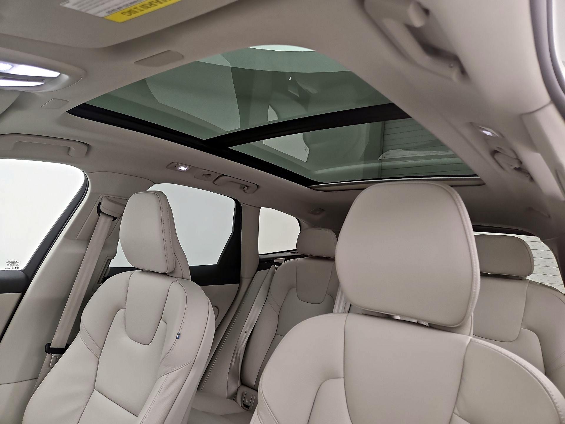 Thumbnail: 2023 Volvo XC60 - 18