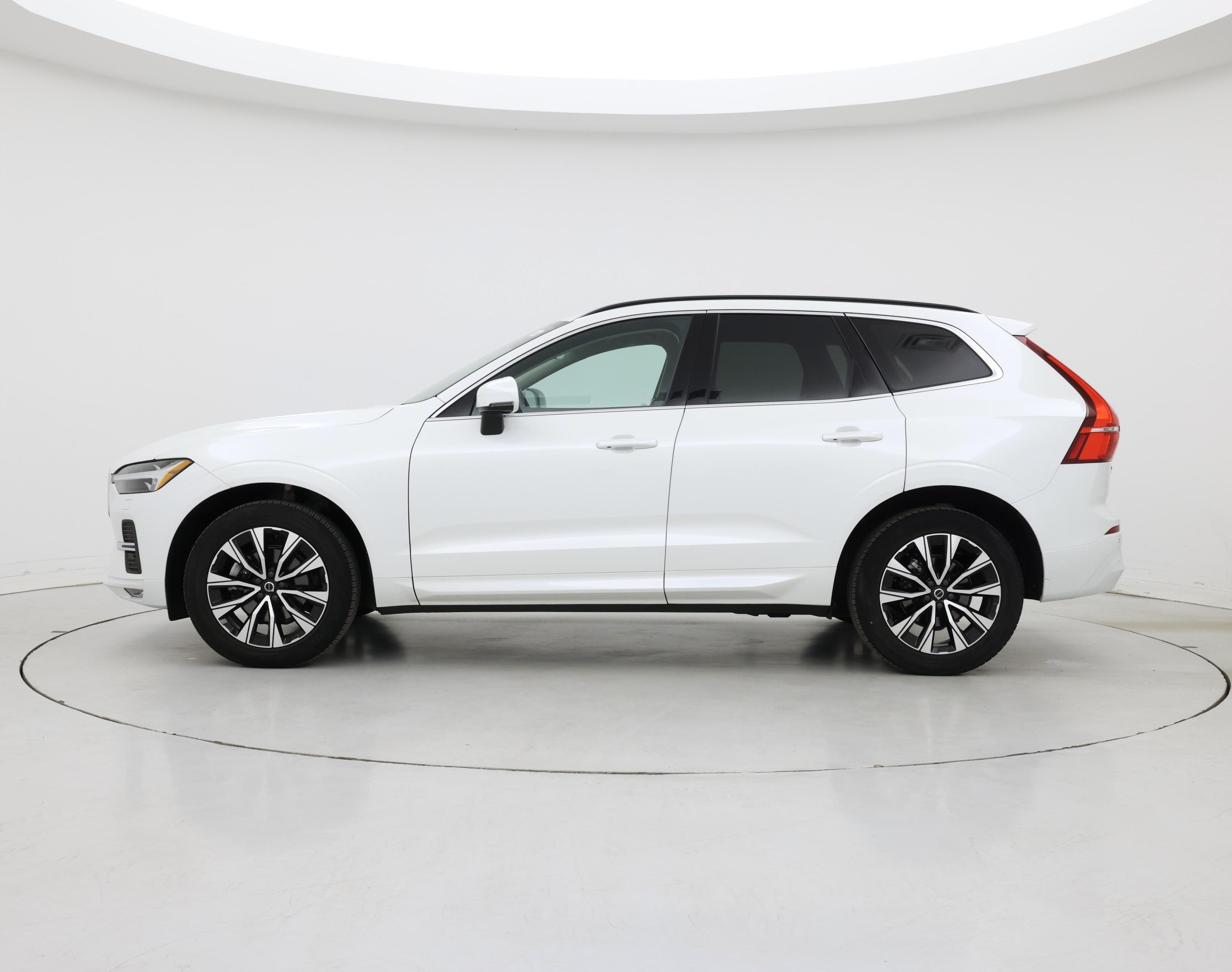 Thumbnail: 2023 Volvo XC60 - 3