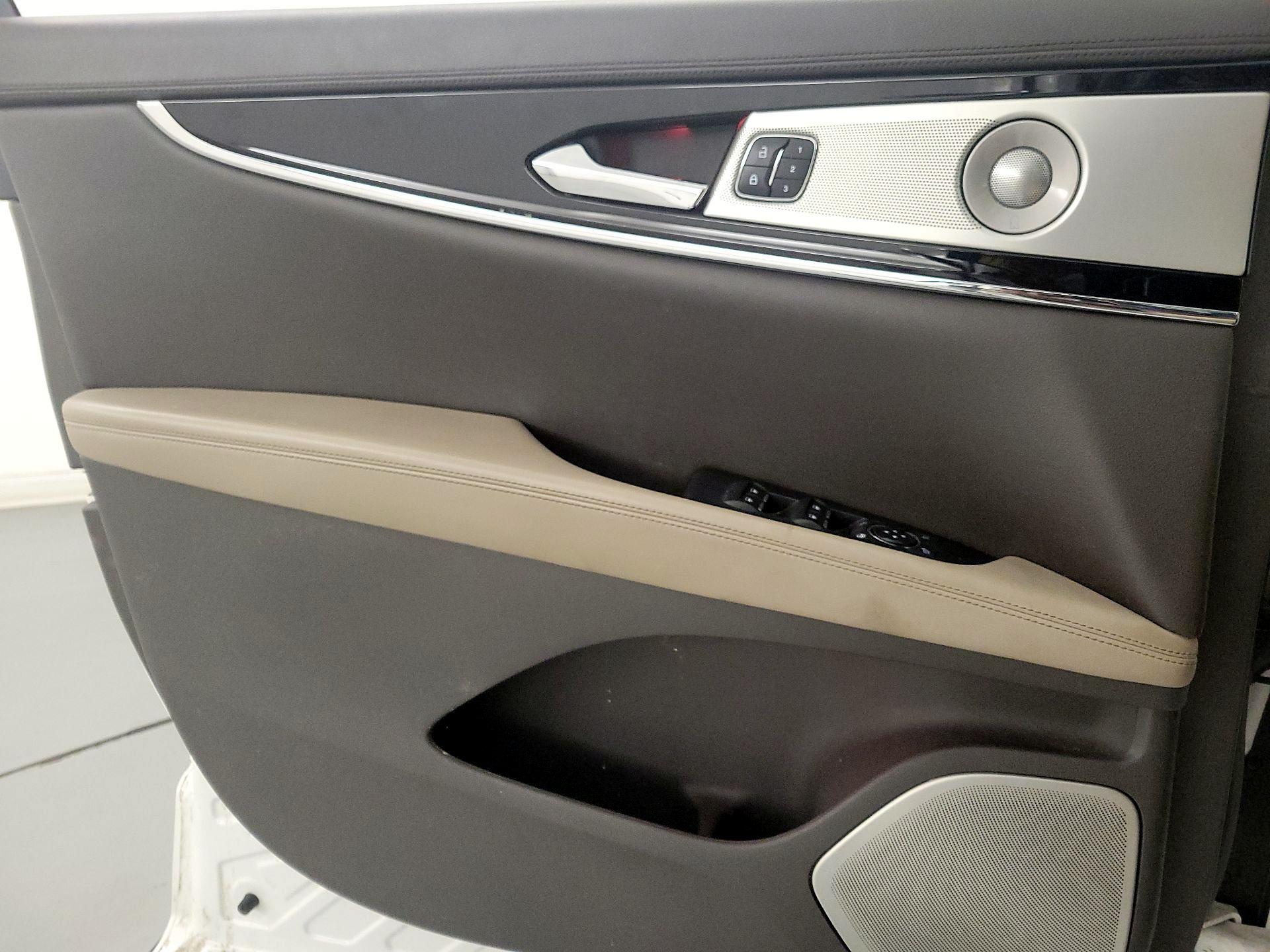 Thumbnail: 2021 Lincoln Nautilus - 12