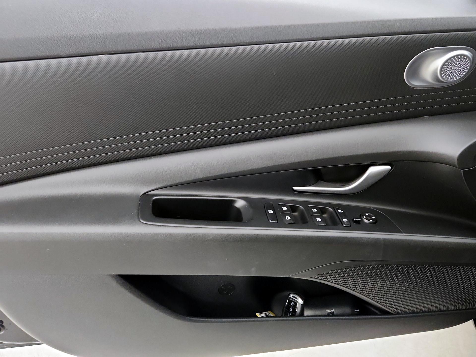 Thumbnail: 2023 Hyundai Elantra - 12