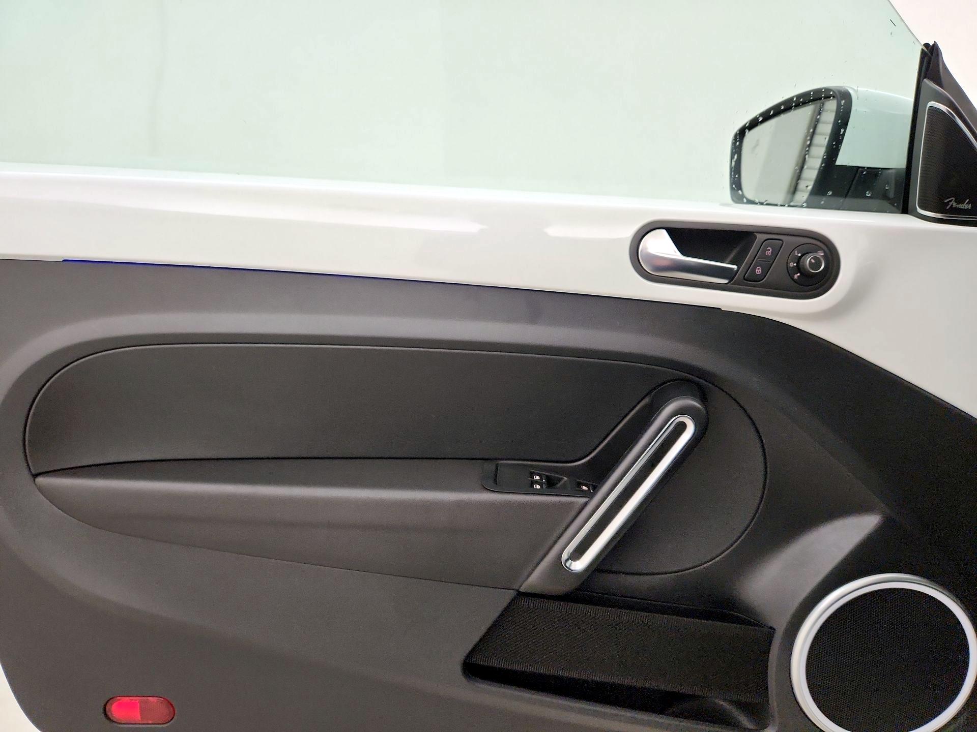 Thumbnail: 2018 Volkswagen Beetle - 12