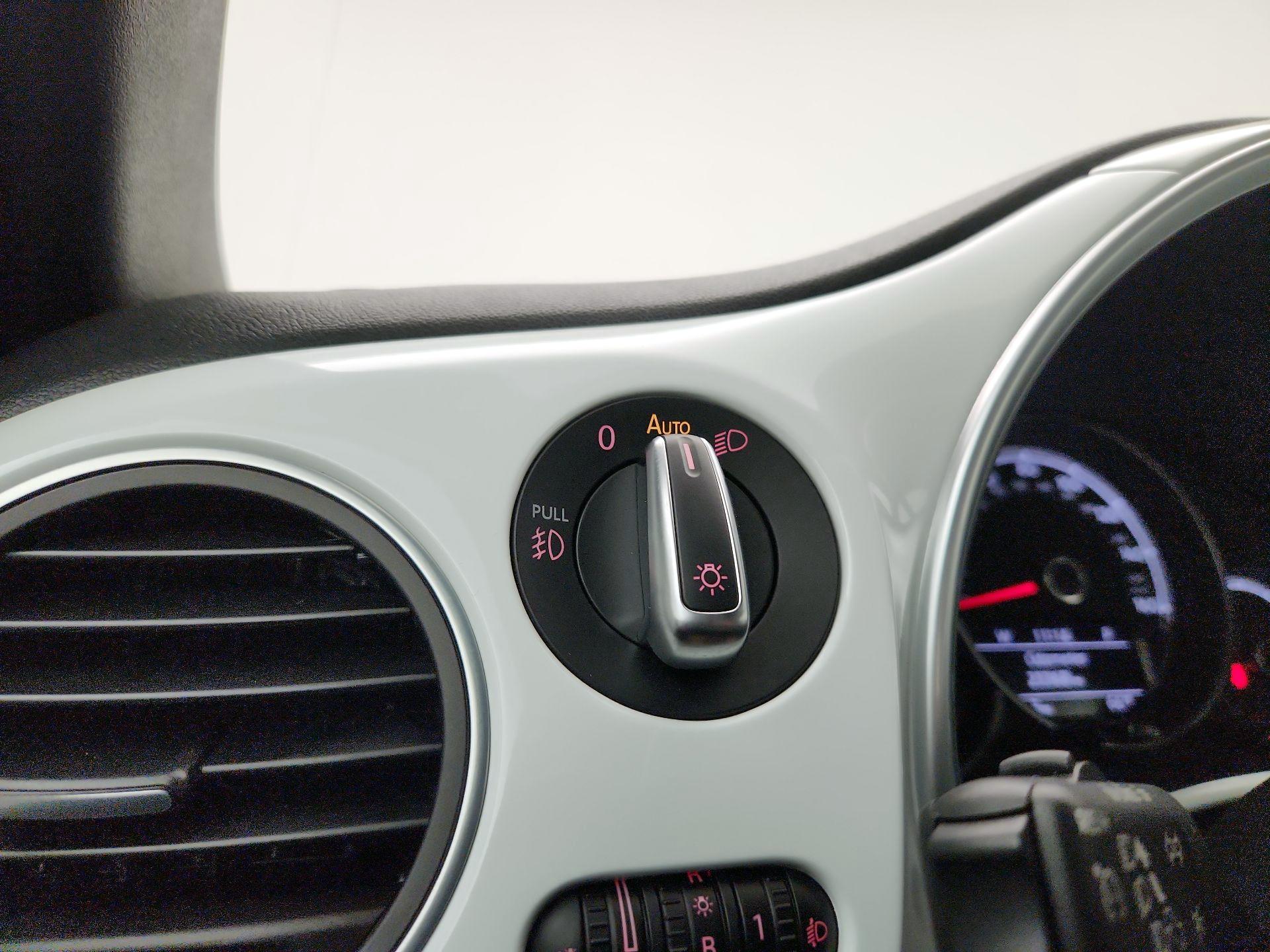 Thumbnail: 2018 Volkswagen Beetle - 13
