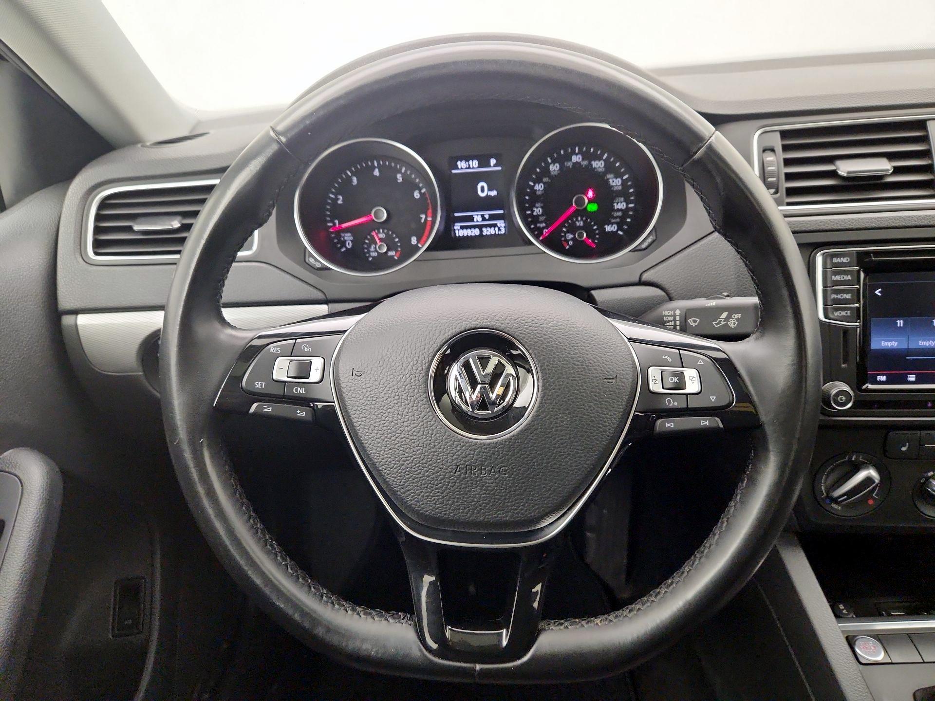 Thumbnail: 2017 Volkswagen Jetta - 10