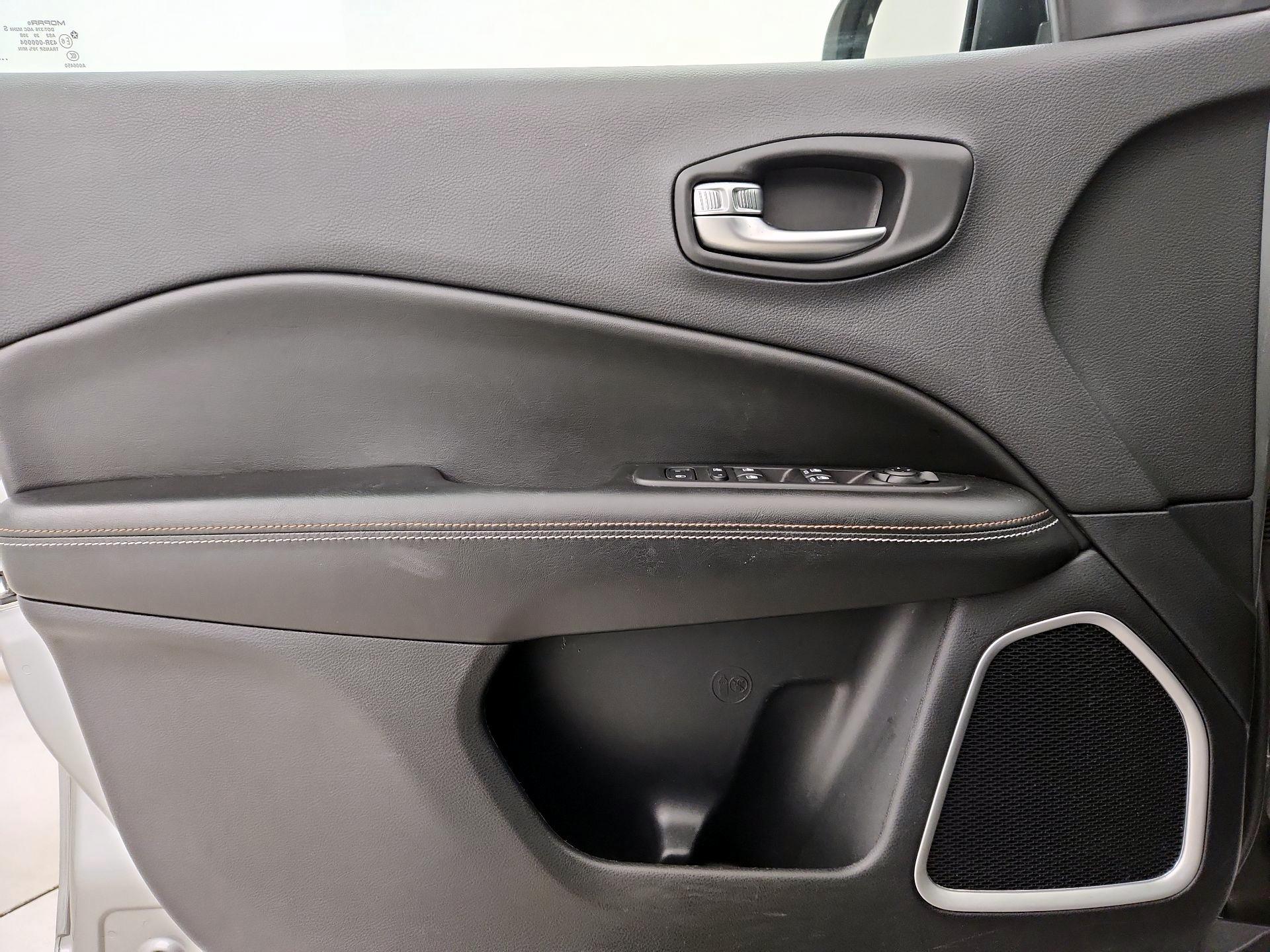Thumbnail: 2020 Jeep Compass - 12