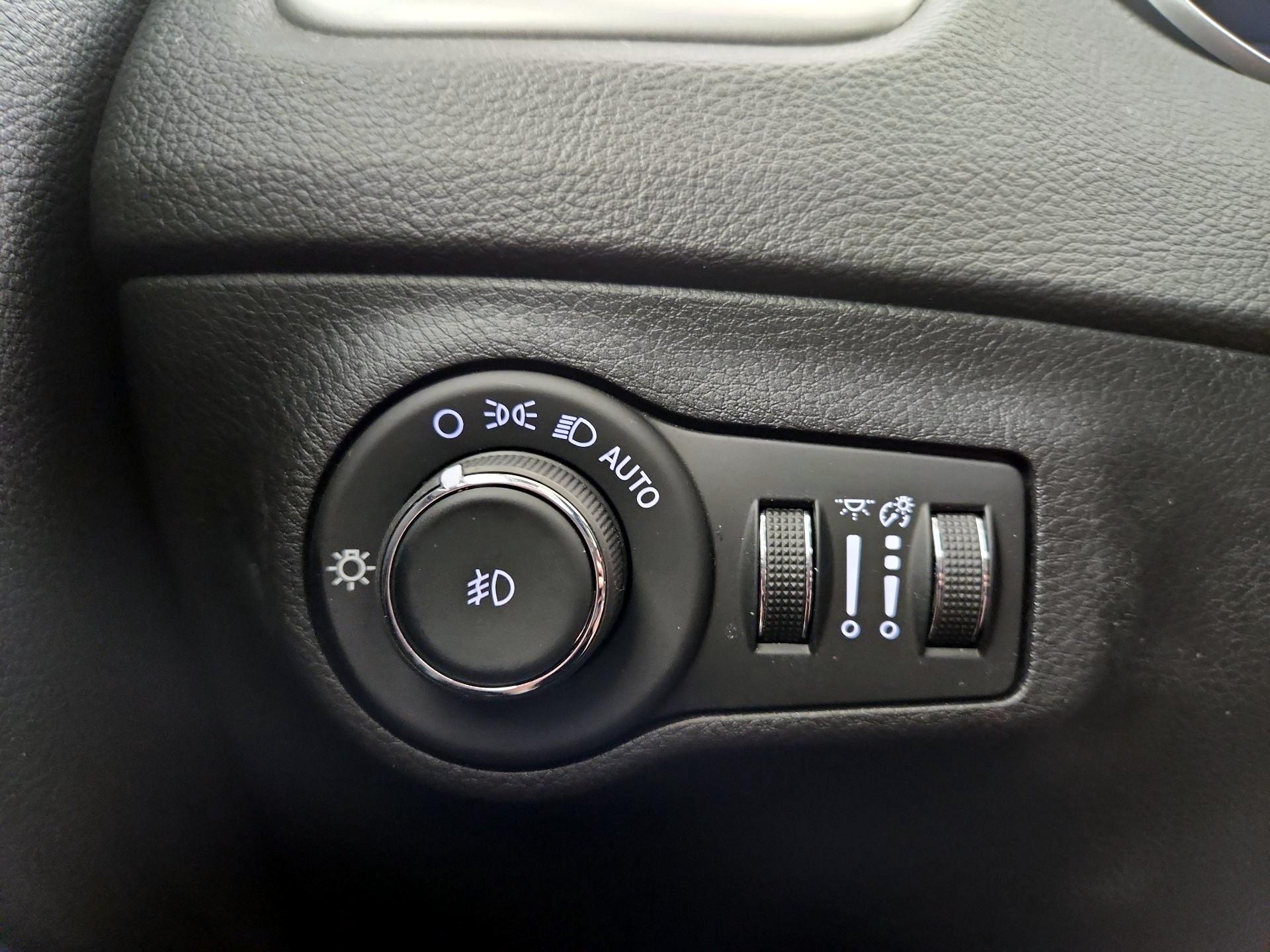 Thumbnail: 2020 Jeep Compass - 13