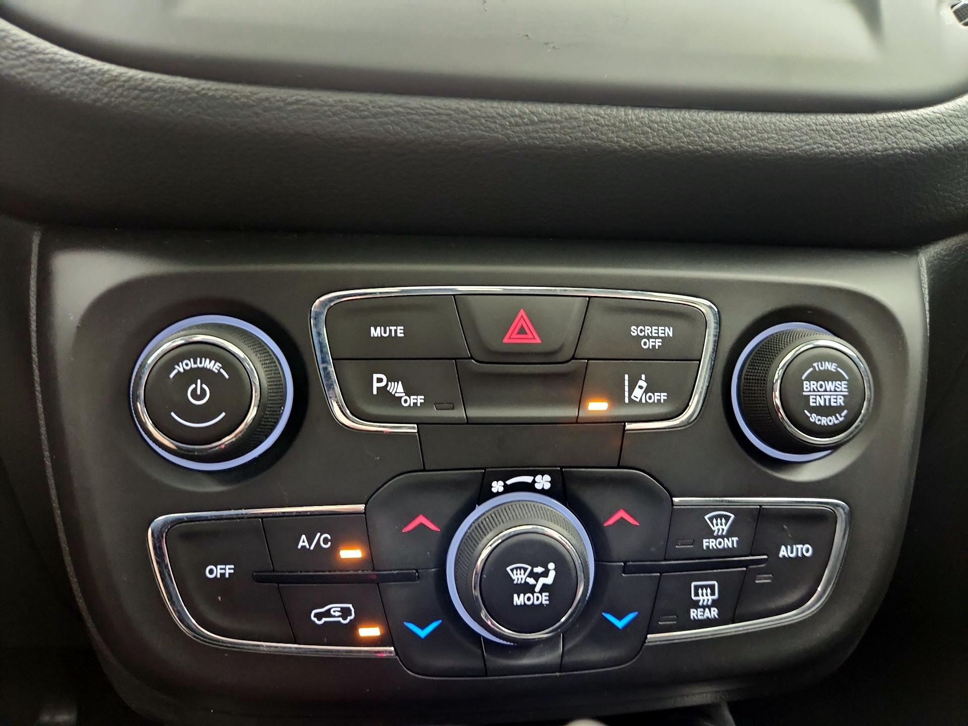 Thumbnail: 2020 Jeep Compass - 16