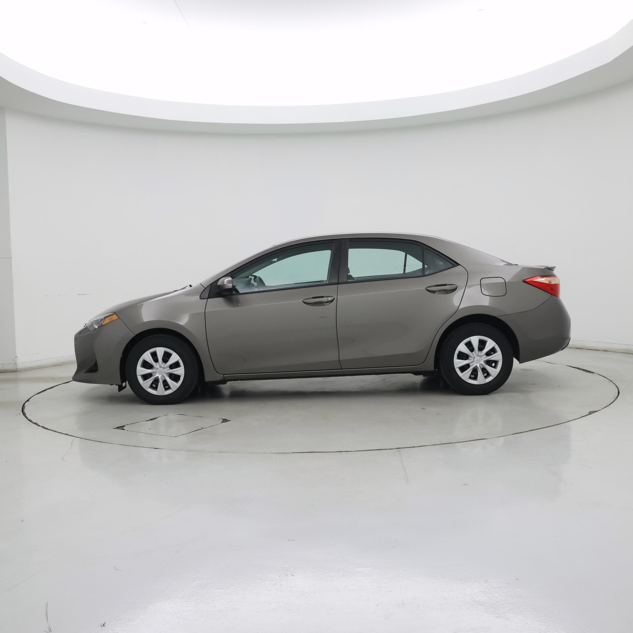 Thumbnail: 2018 Toyota Corolla - 3