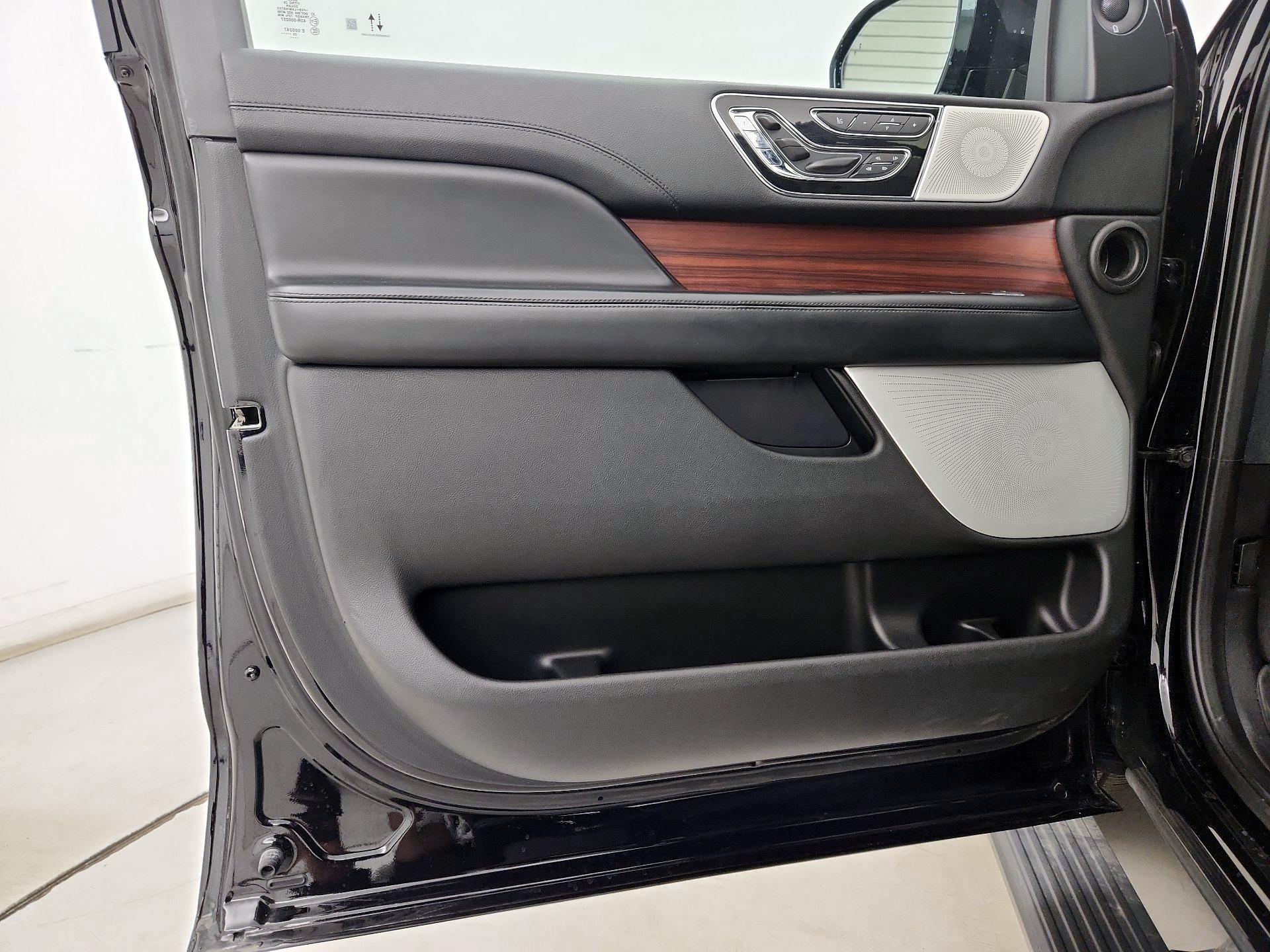 Thumbnail: 2020 Lincoln Navigator - 12