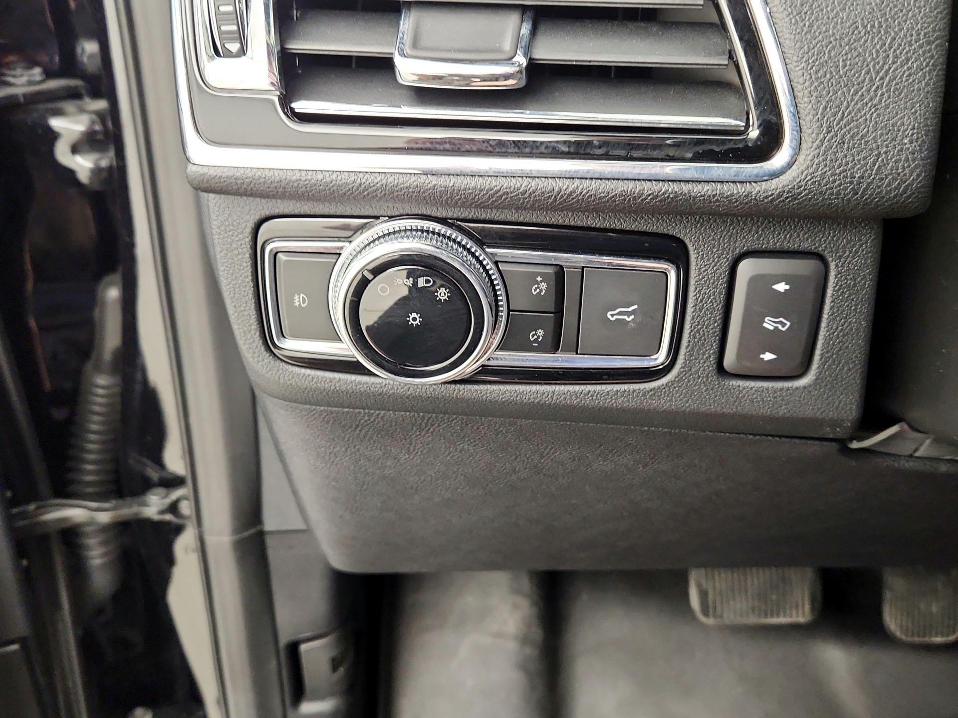 Thumbnail: 2020 Lincoln Navigator - 13