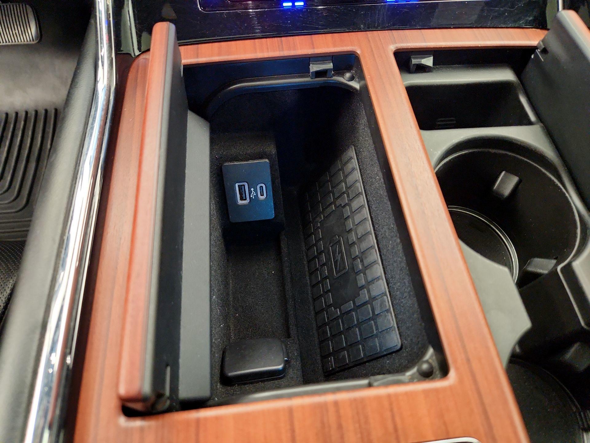 Thumbnail: 2020 Lincoln Navigator - 19