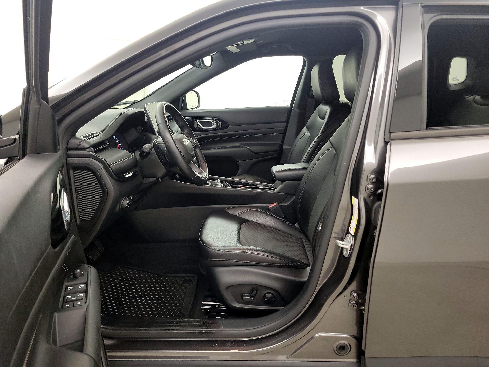 Thumbnail: 2022 Jeep Compass - 11