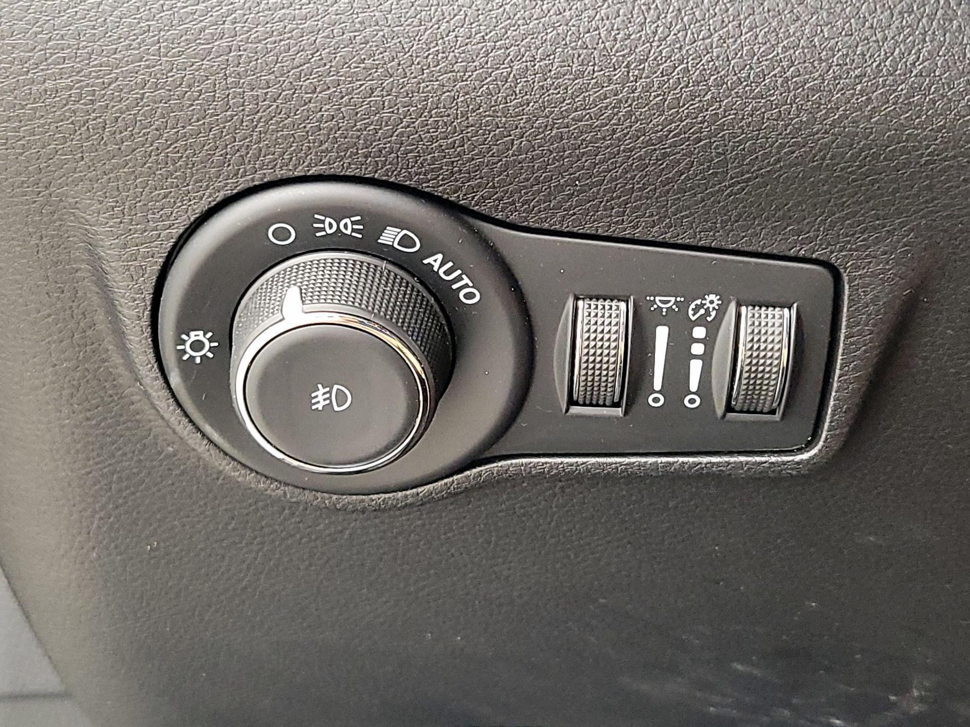 Thumbnail: 2022 Jeep Compass - 13