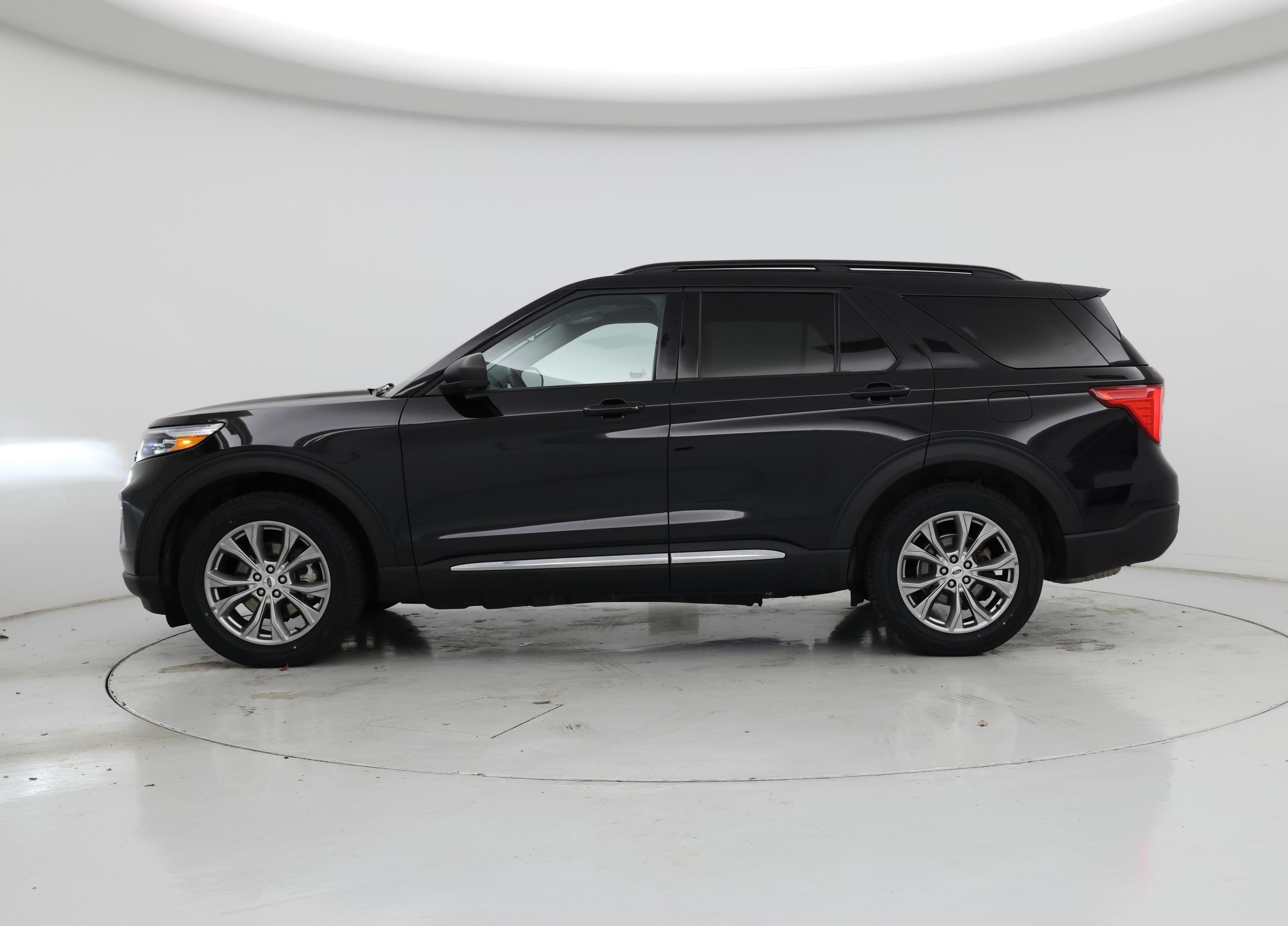 Thumbnail: 2022 Ford Explorer - 3