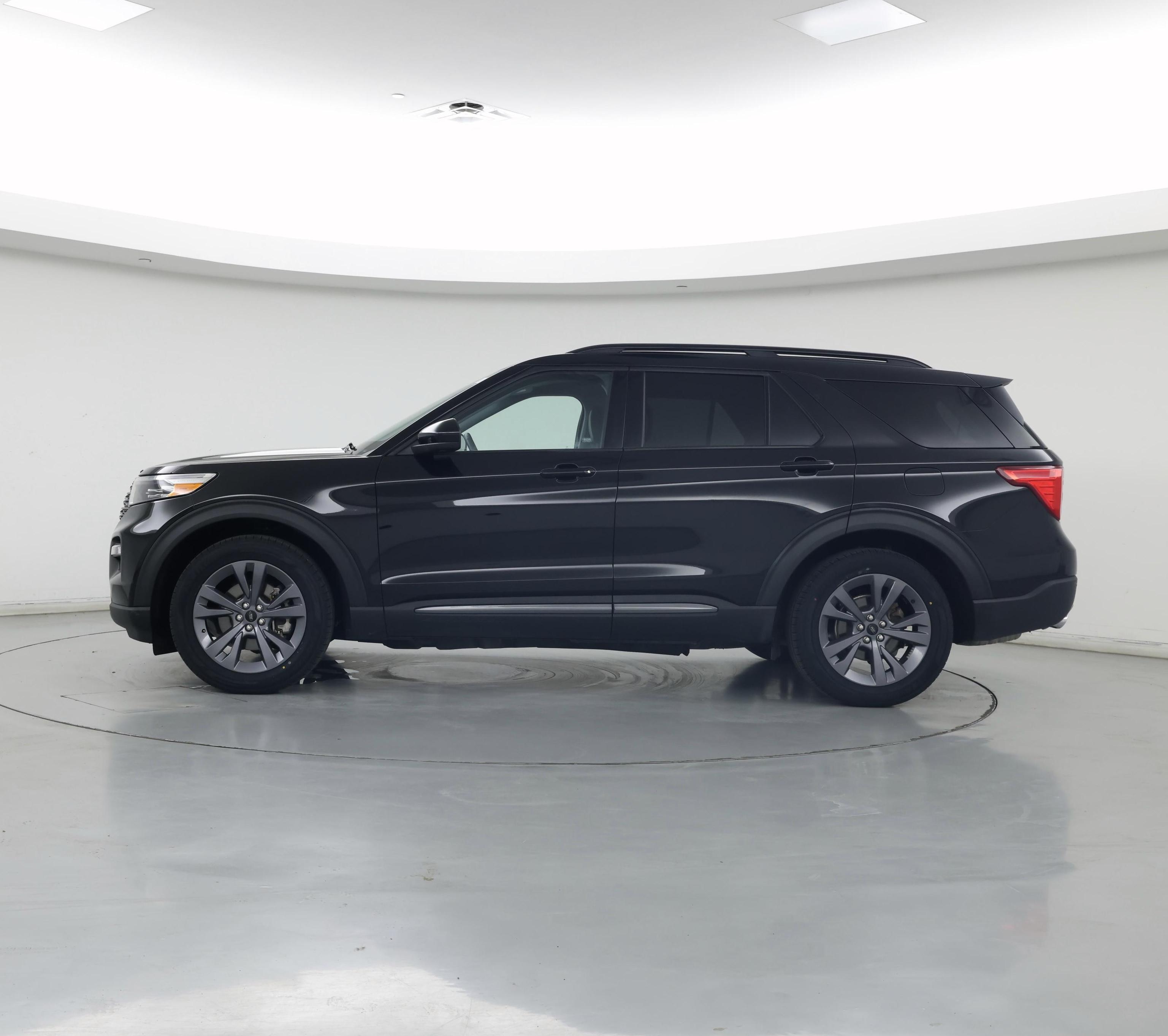 Thumbnail: 2022 Ford Explorer - 3