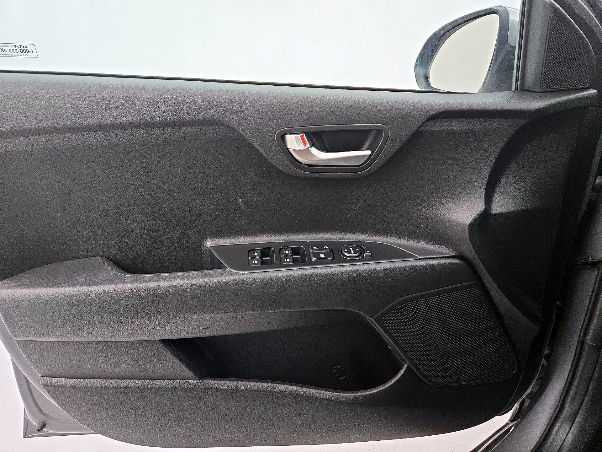Thumbnail: 2023 Kia Rio - 12
