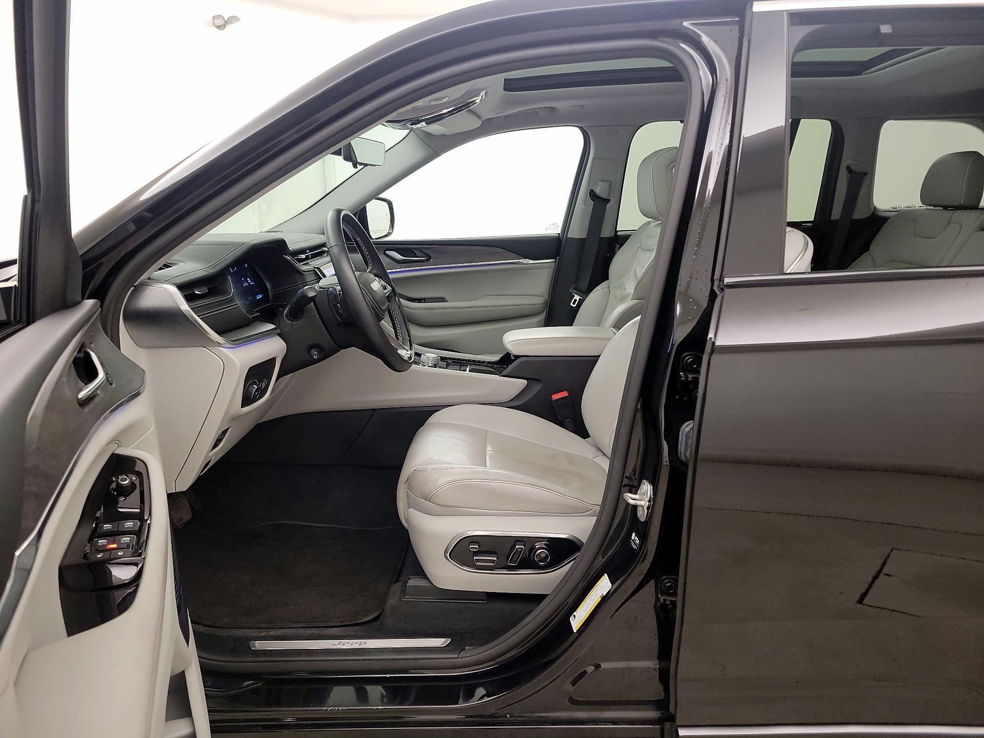 Thumbnail: 2022 Jeep Grand Cherokee - 11