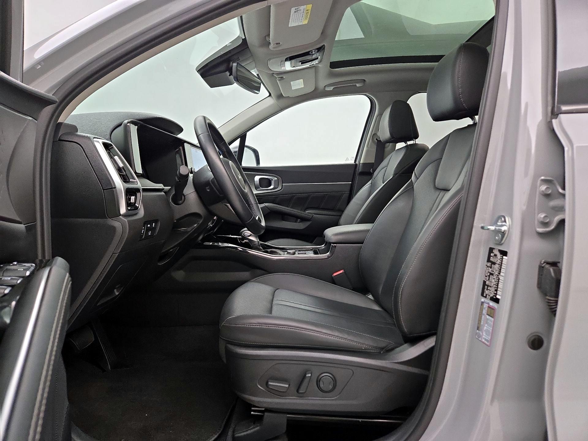 Thumbnail: 2023 Kia Sorento - 11