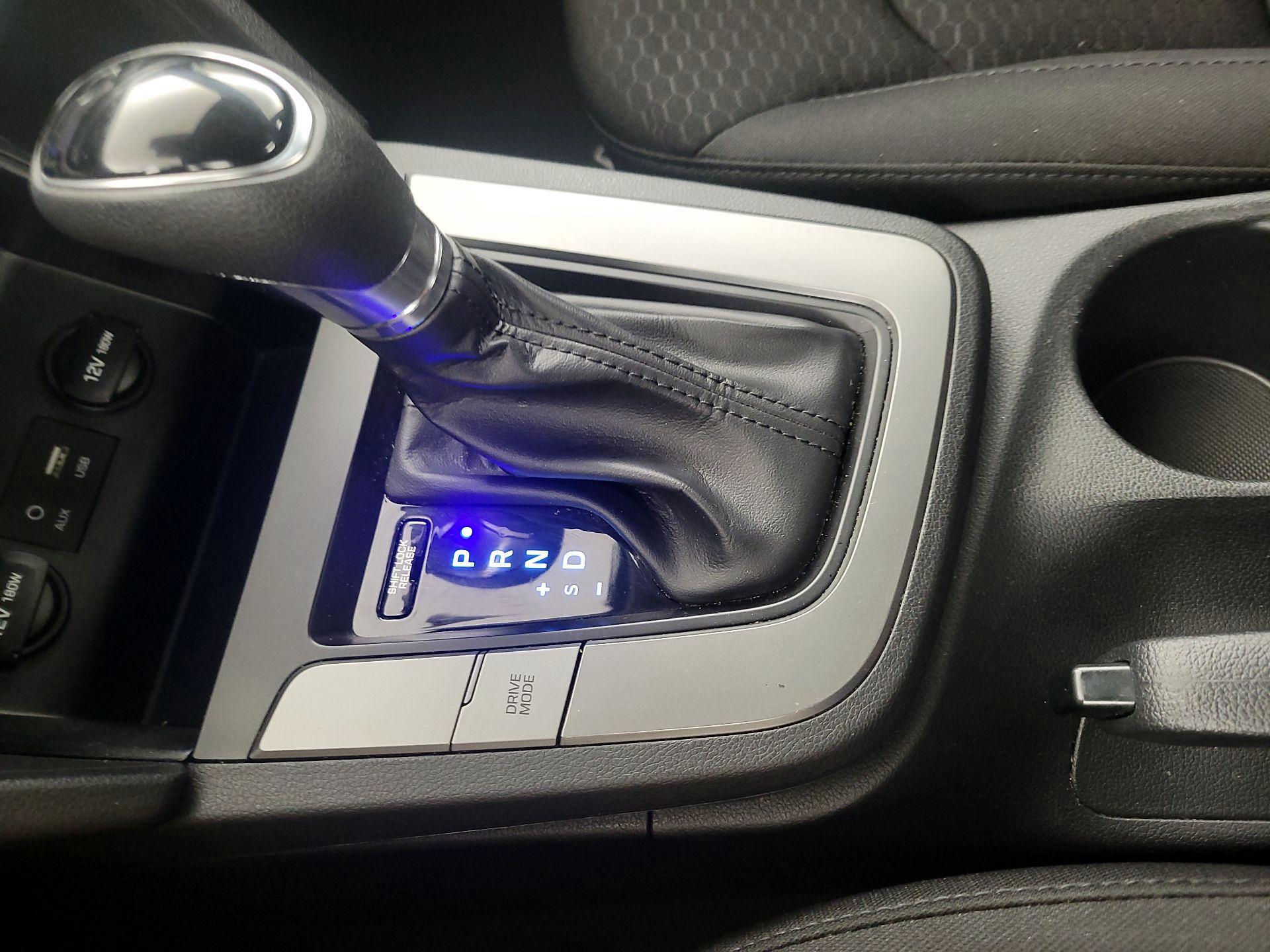 Thumbnail: 2020 Hyundai Elantra - 17