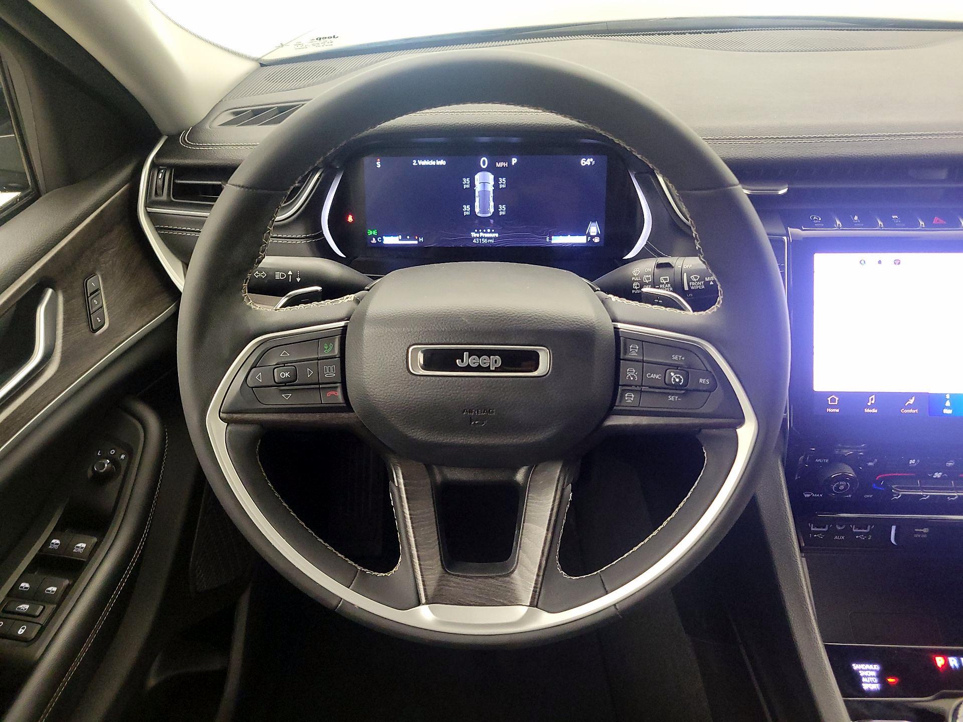 Thumbnail: 2023 Jeep Grand Cherokee - 10