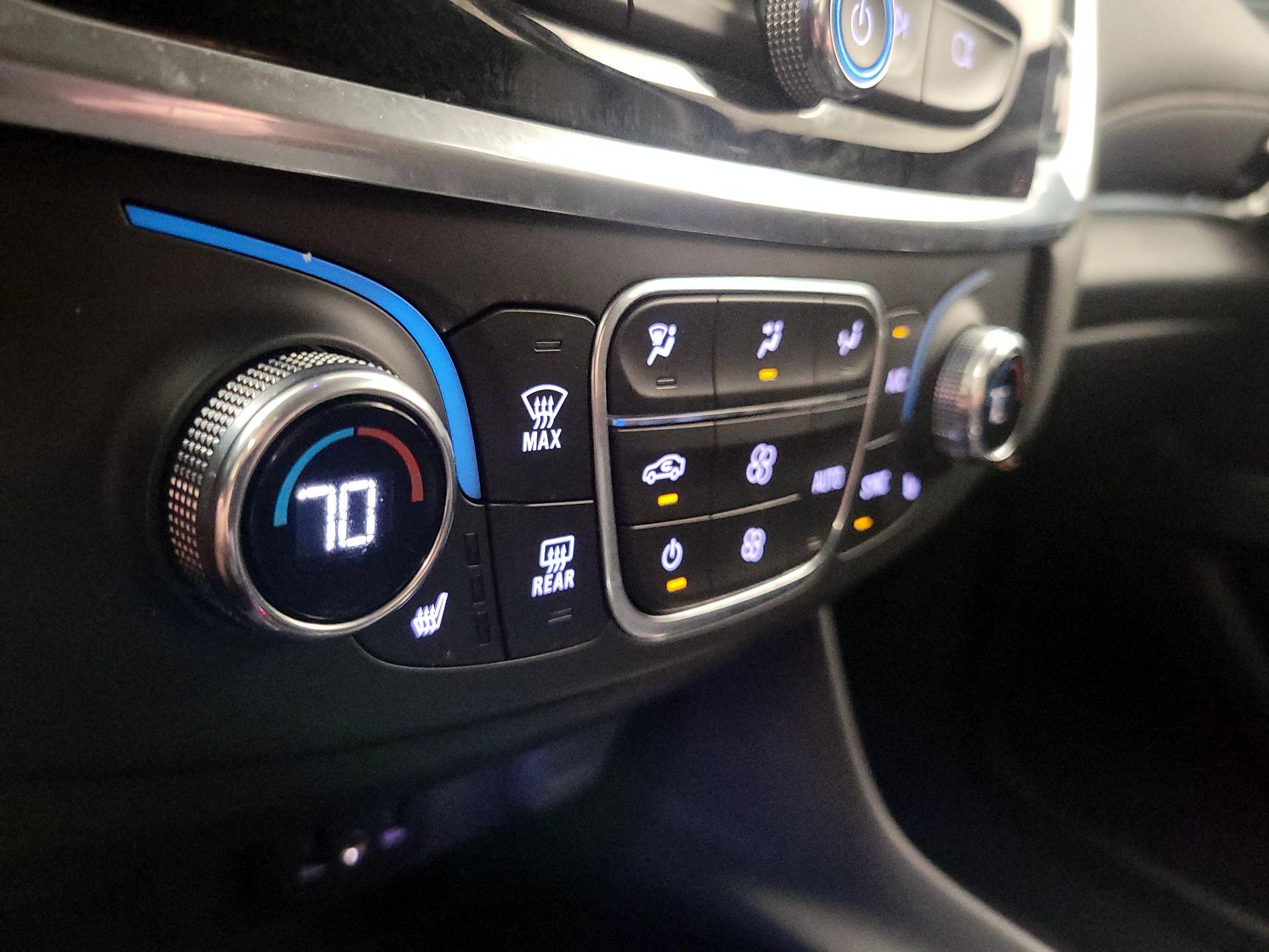 Thumbnail: 2021 Chevrolet Traverse - 16