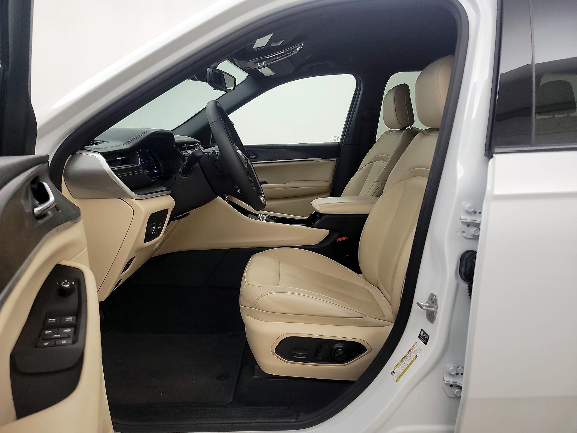 Thumbnail: 2023 Jeep Grand Cherokee - 11