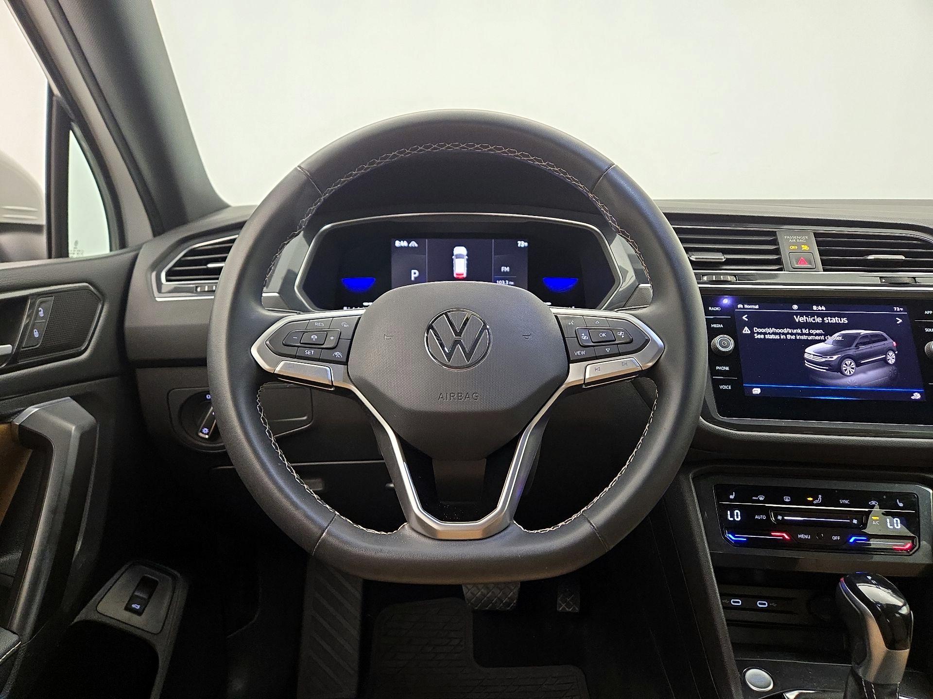 Thumbnail: 2022 Volkswagen Tiguan - 10