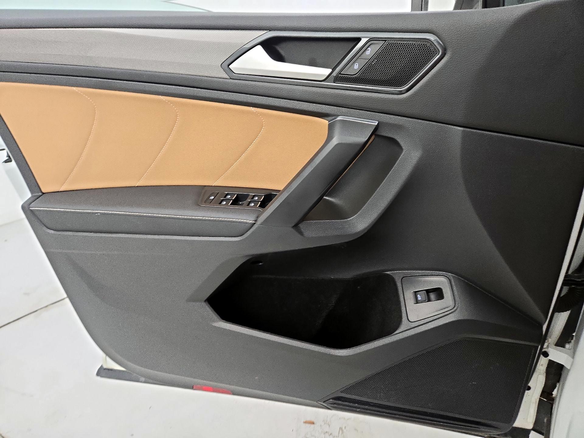 Thumbnail: 2022 Volkswagen Tiguan - 12