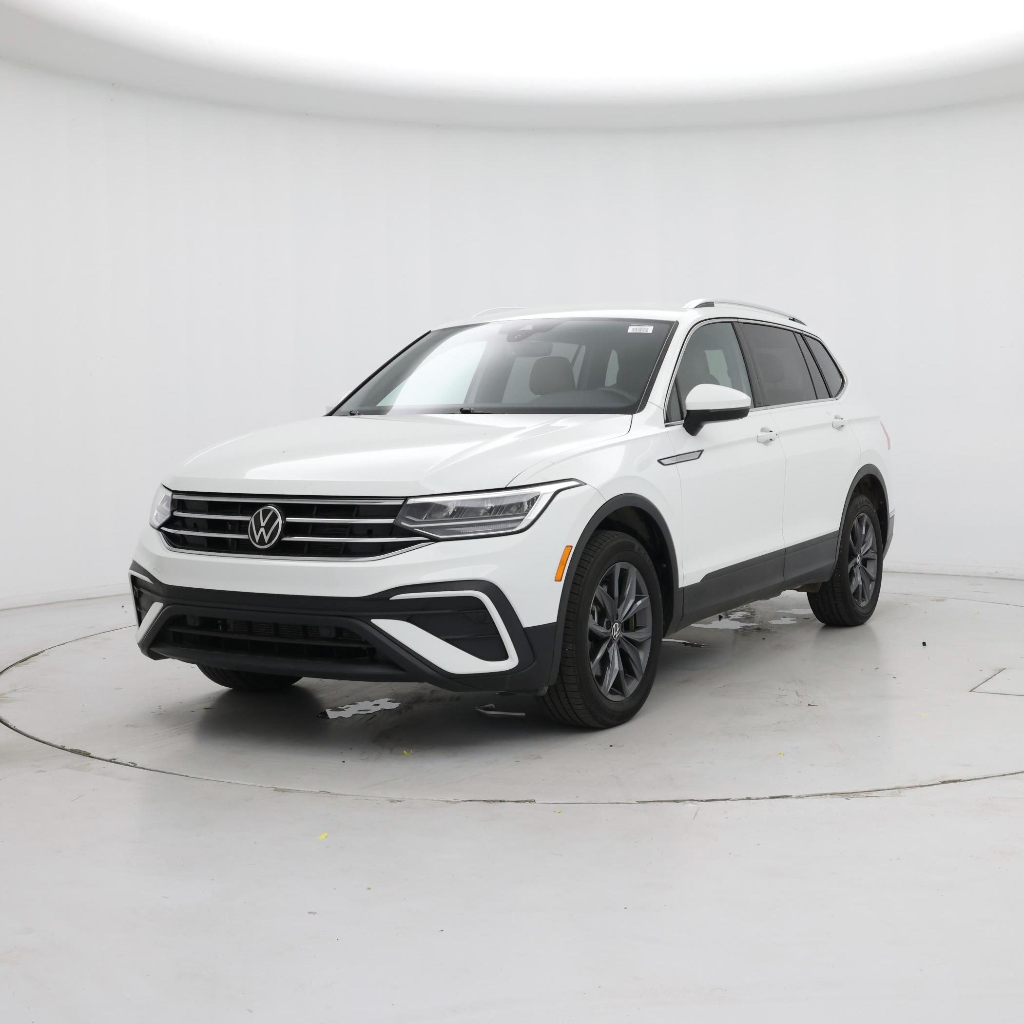 Thumbnail: 2022 Volkswagen Tiguan - 4