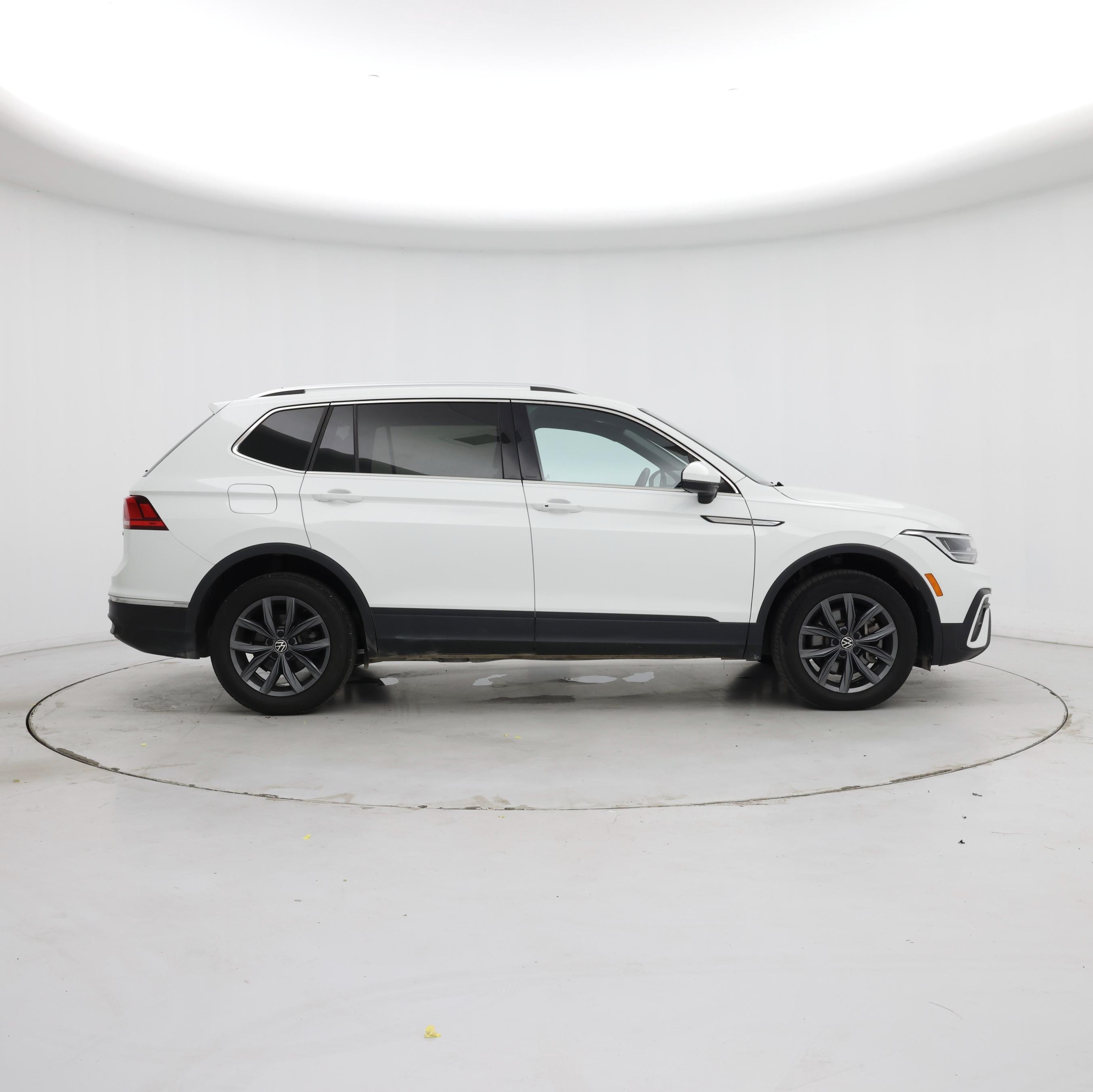 Thumbnail: 2022 Volkswagen Tiguan - 7