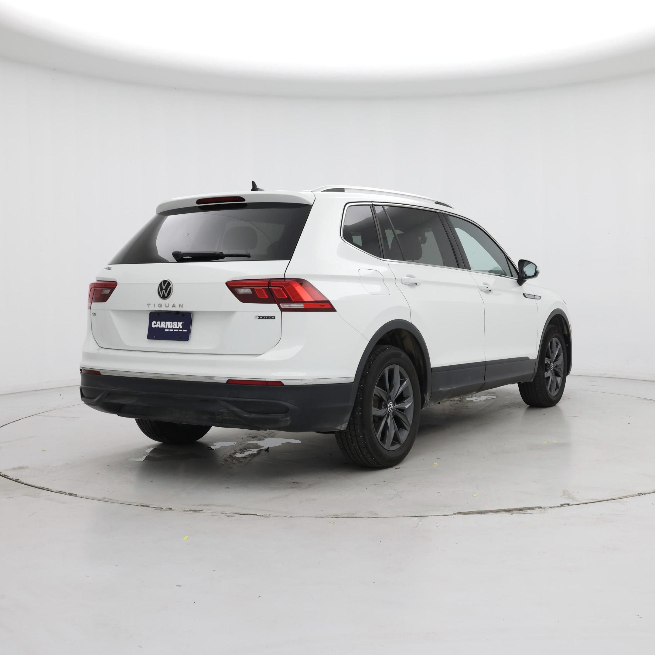 Thumbnail: 2022 Volkswagen Tiguan - 8