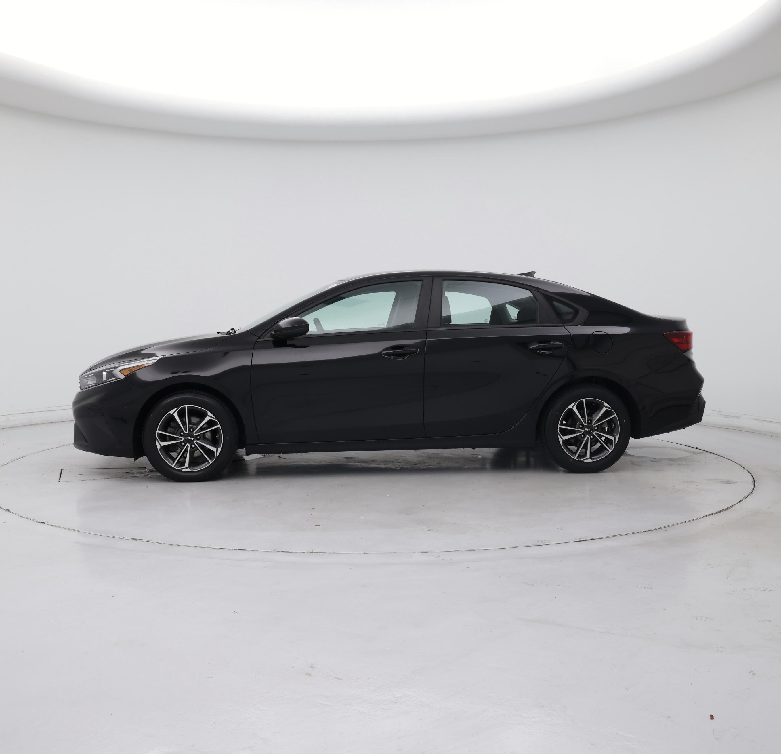 Thumbnail: 2022 Kia Forte - 3