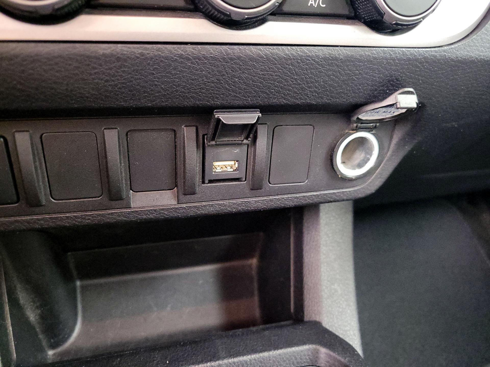 Thumbnail: 2022 Toyota Tacoma - 18